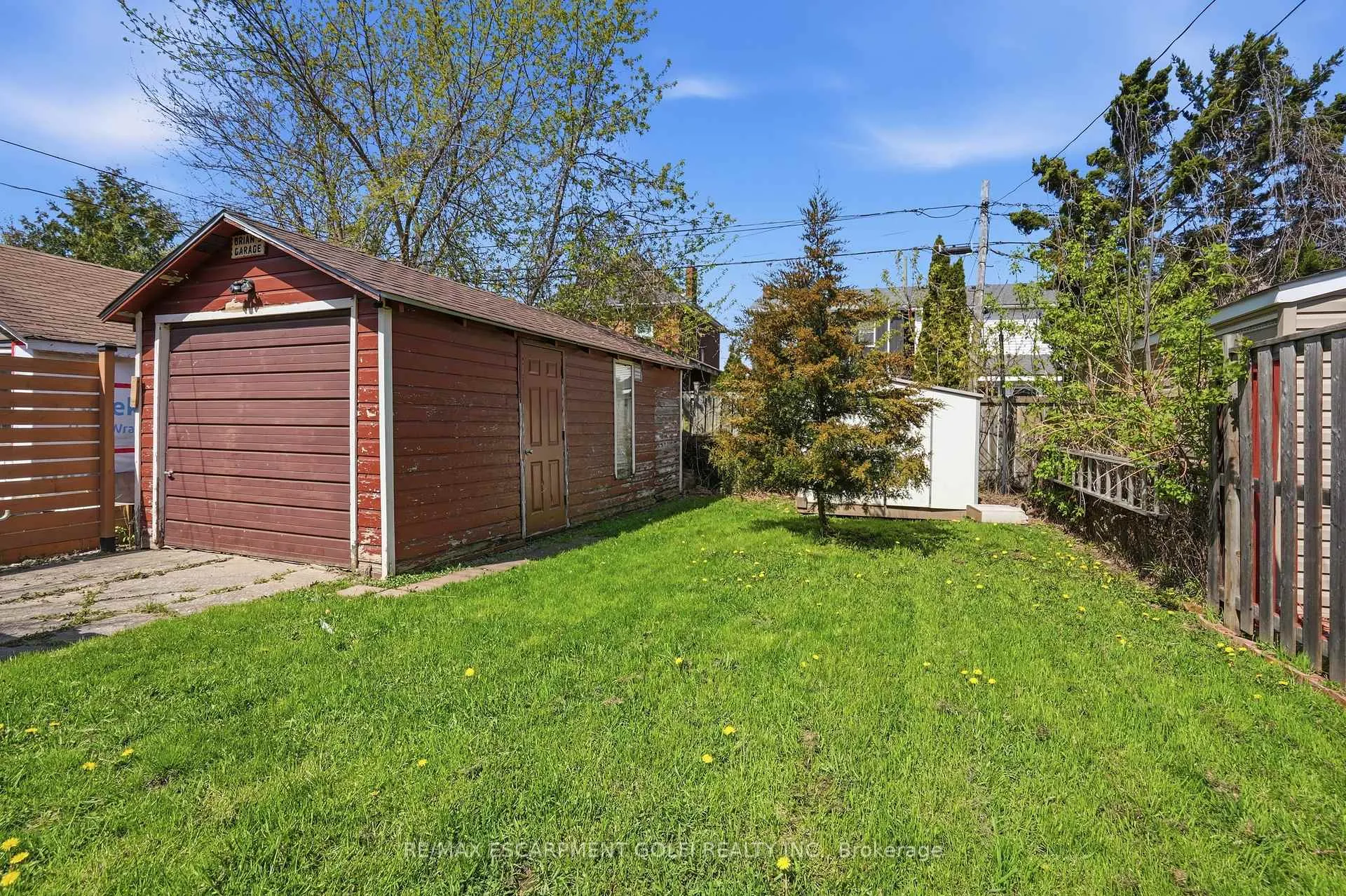 Photo 4 of 21 Weir Street N, Hamilton, Homeside — HOMEH