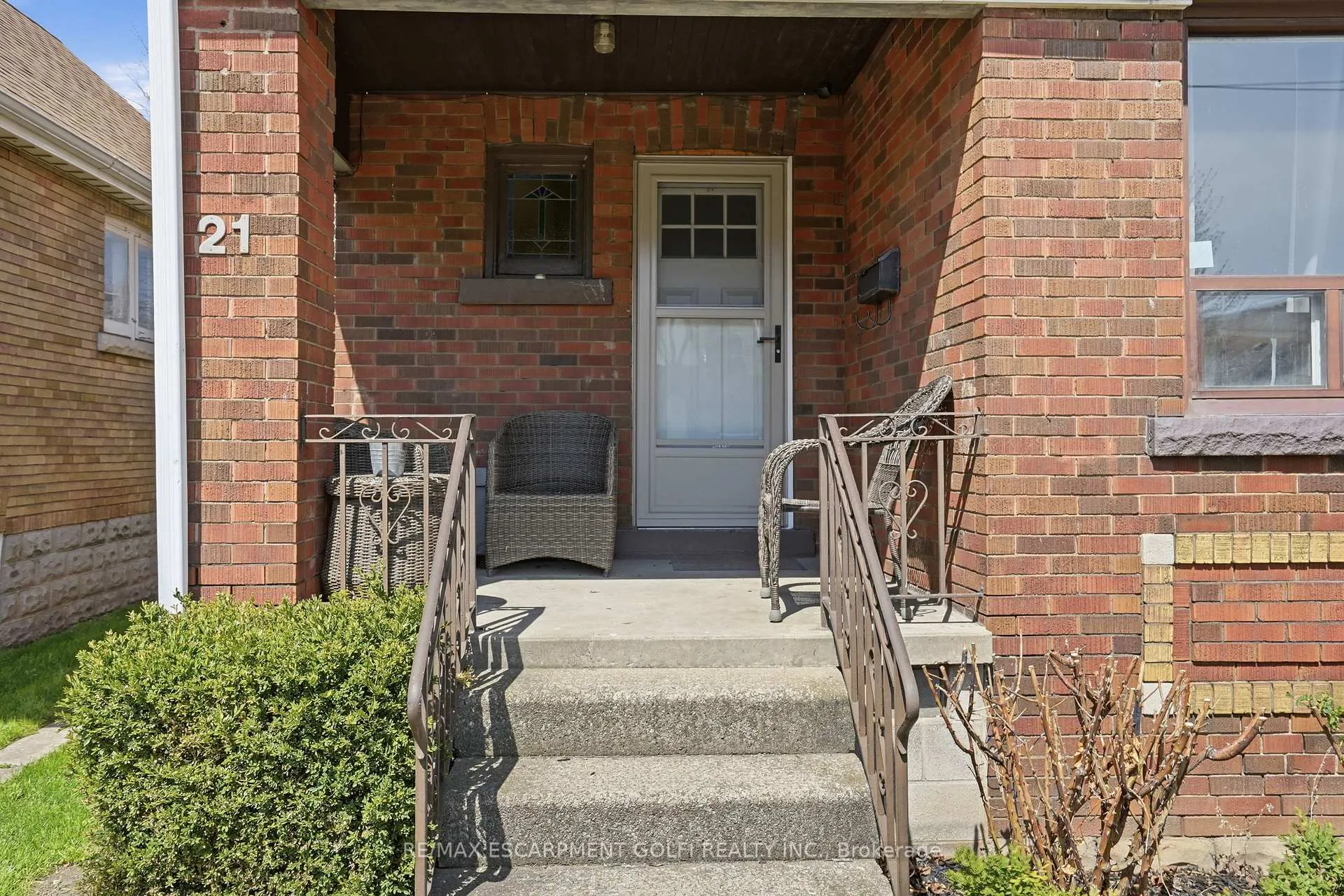 Photo 5 of 21 Weir Street N, Hamilton, Homeside — HOMEH