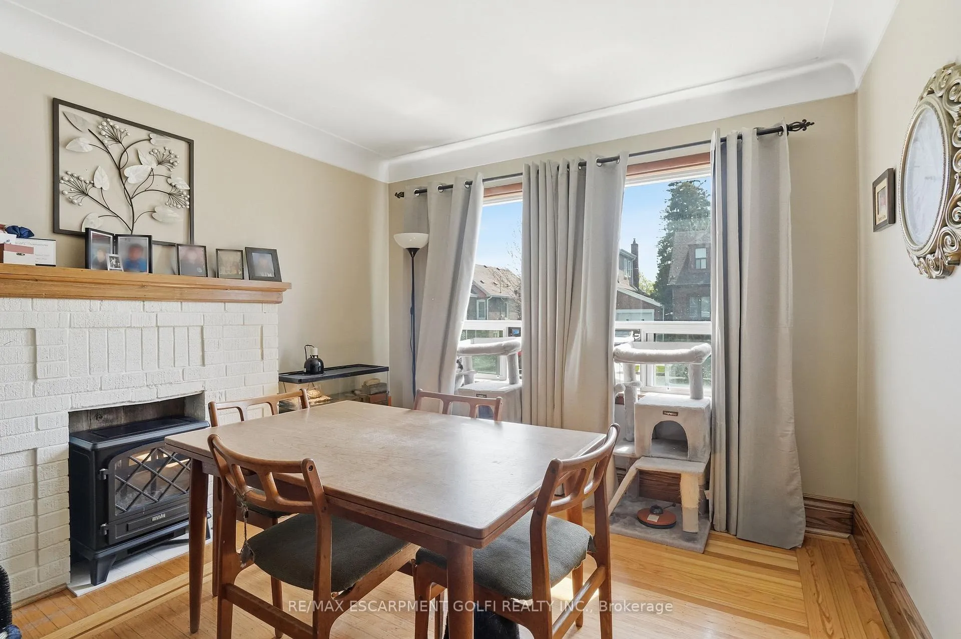 Photo 8 of 21 Weir Street N, Hamilton, Homeside — HOMEH