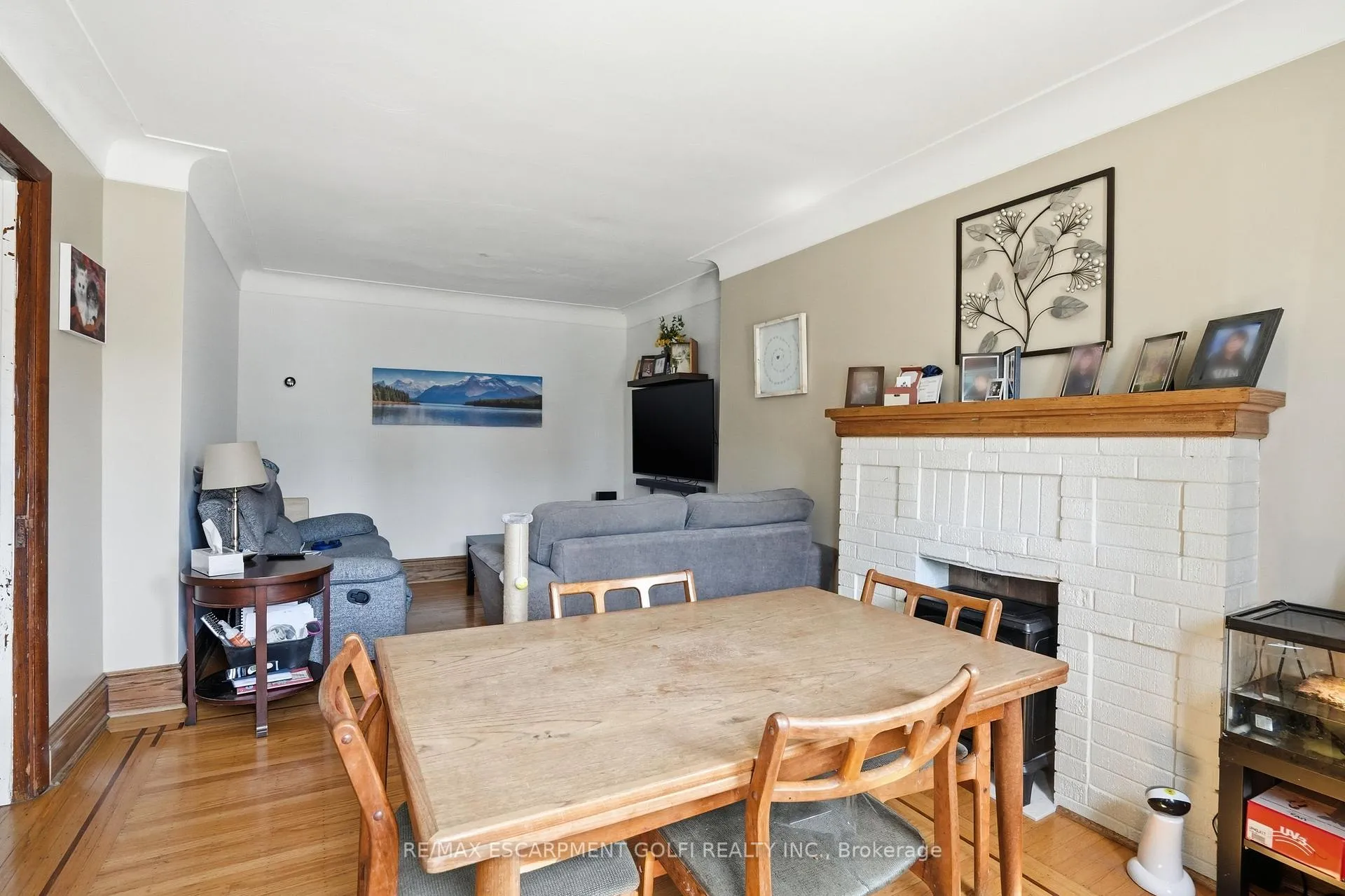 Photo 10 of 21 Weir Street N, Hamilton, Homeside — HOMEH