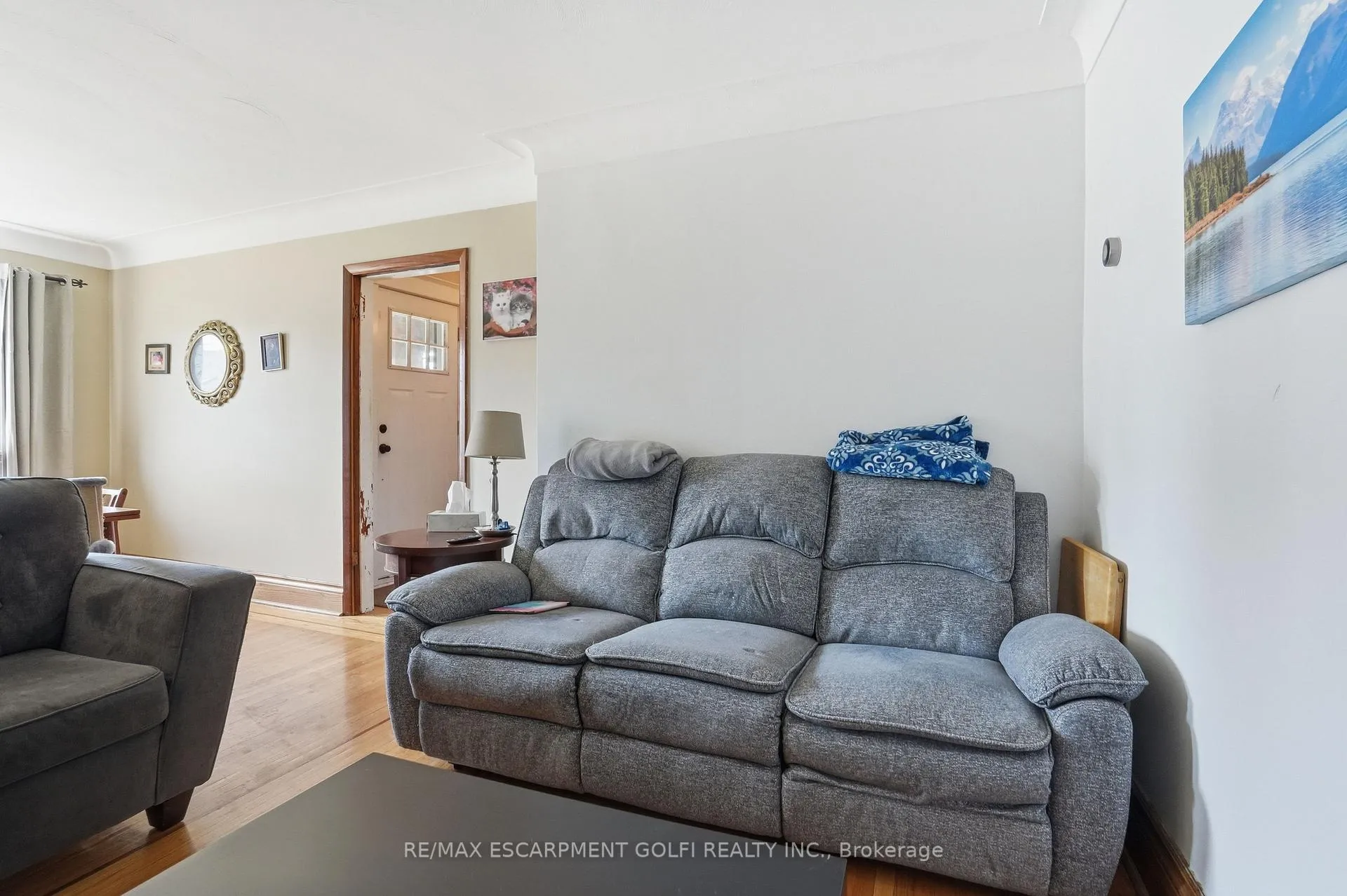 Photo 12 of 21 Weir Street N, Hamilton, Homeside — HOMEH