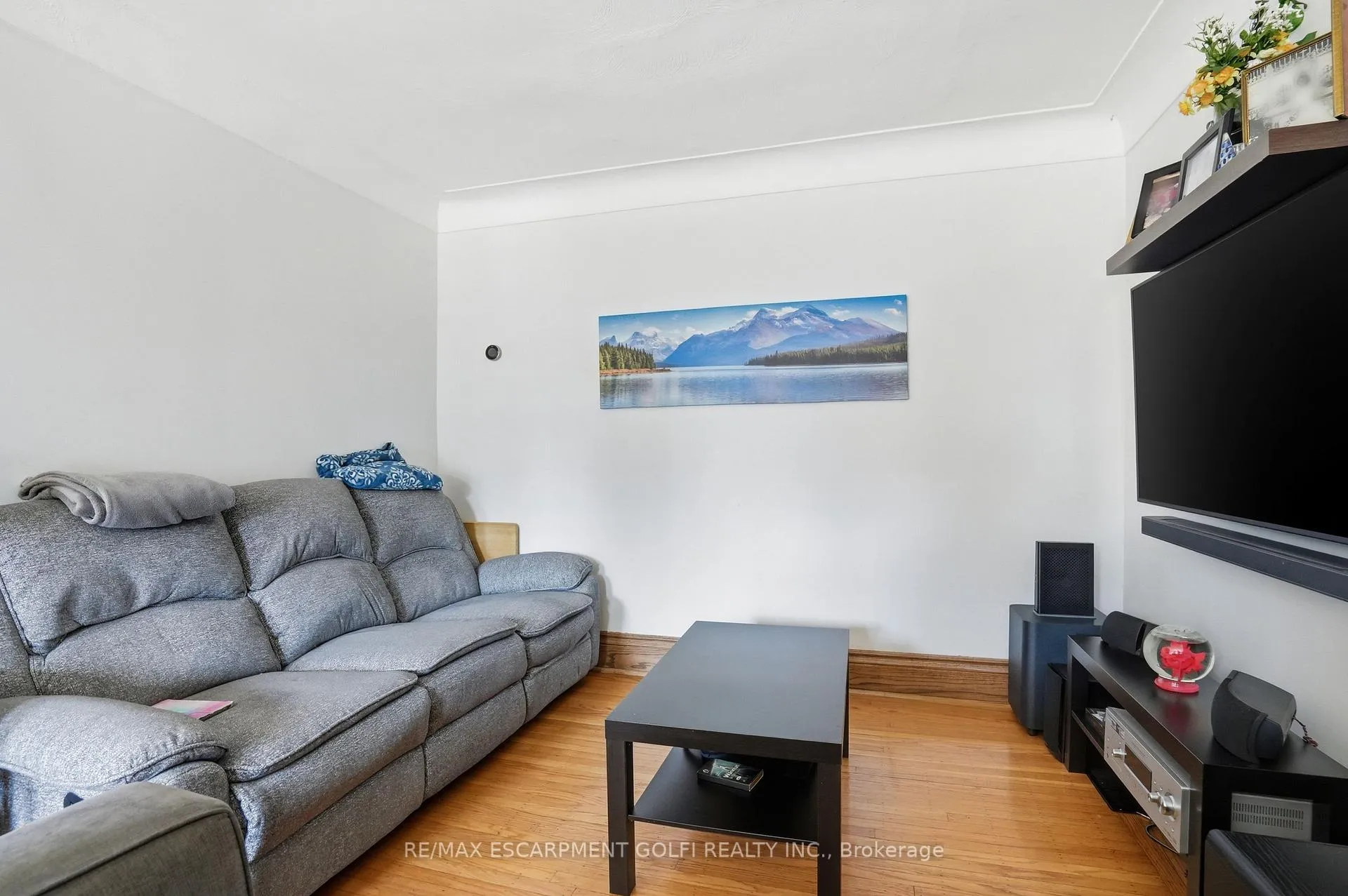 Photo 13 of 21 Weir Street N, Hamilton, Homeside — HOMEH