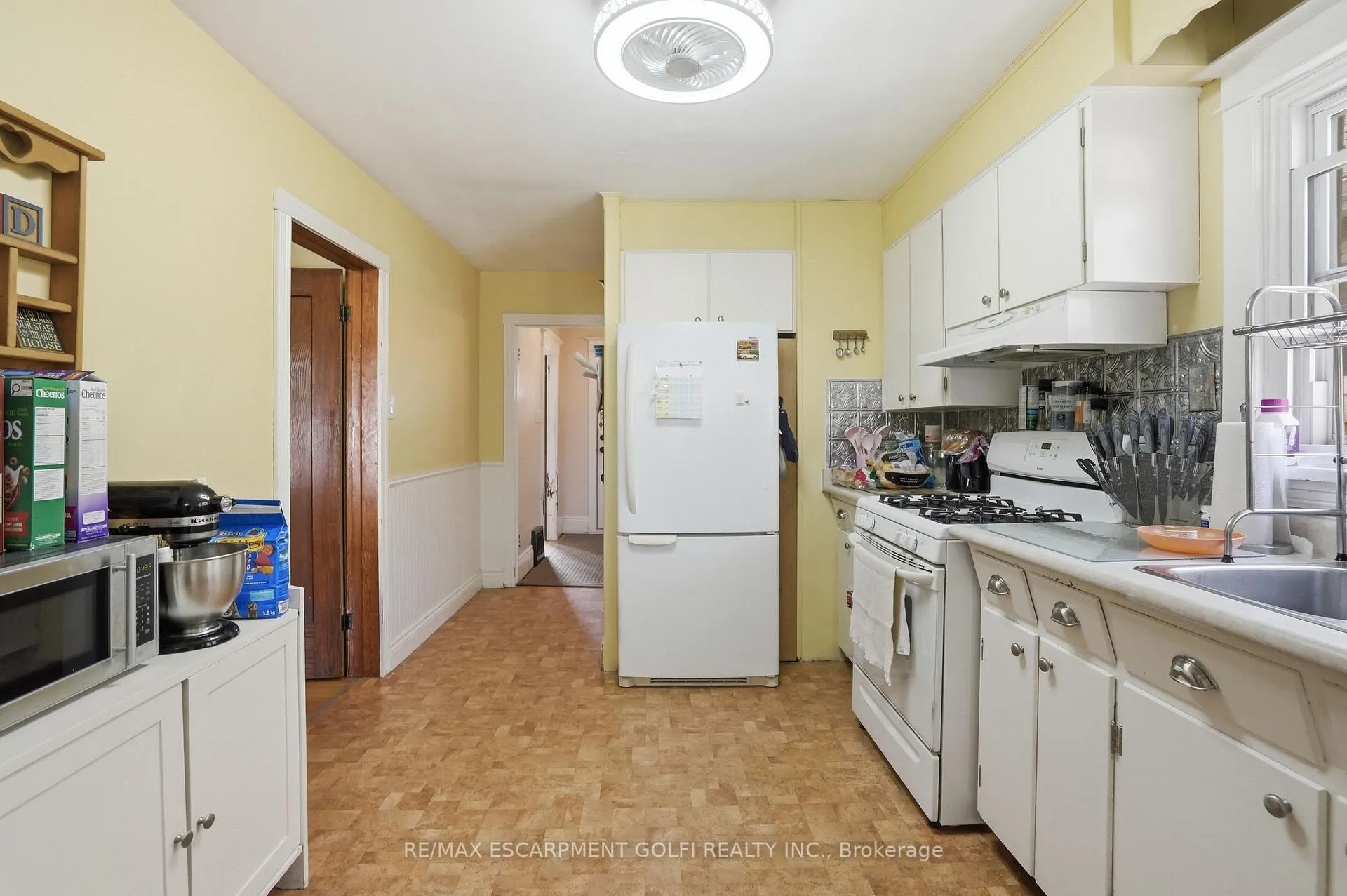 Photo 18 of 21 Weir Street N, Hamilton, Homeside — HOMEH