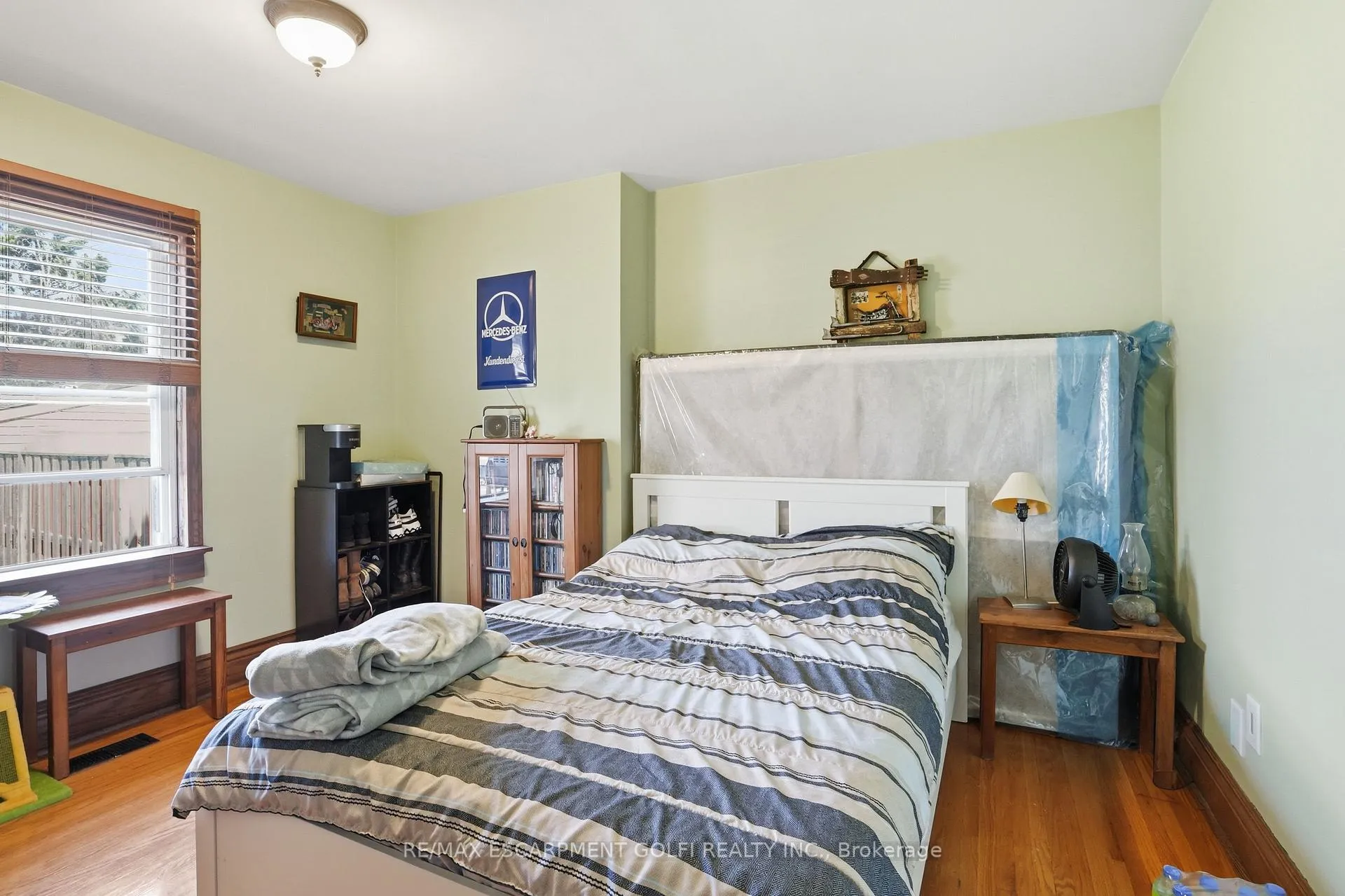 Photo 19 of 21 Weir Street N, Hamilton, Homeside — HOMEH