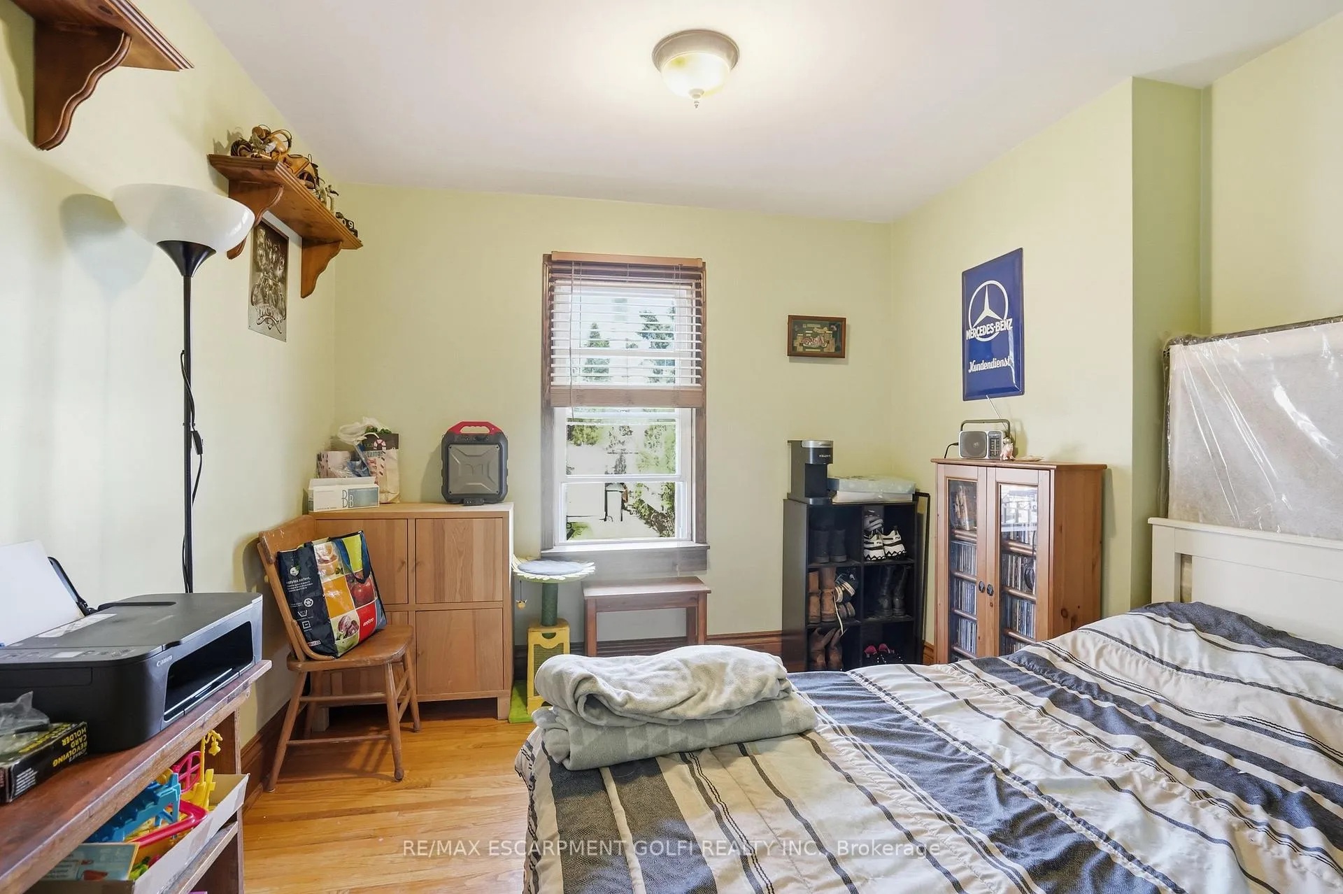 Photo 20 of 21 Weir Street N, Hamilton, Homeside — HOMEH