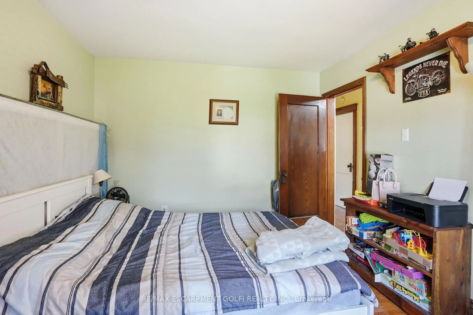 Photo 21 of 21 Weir Street N, Hamilton, Homeside — HOMEH