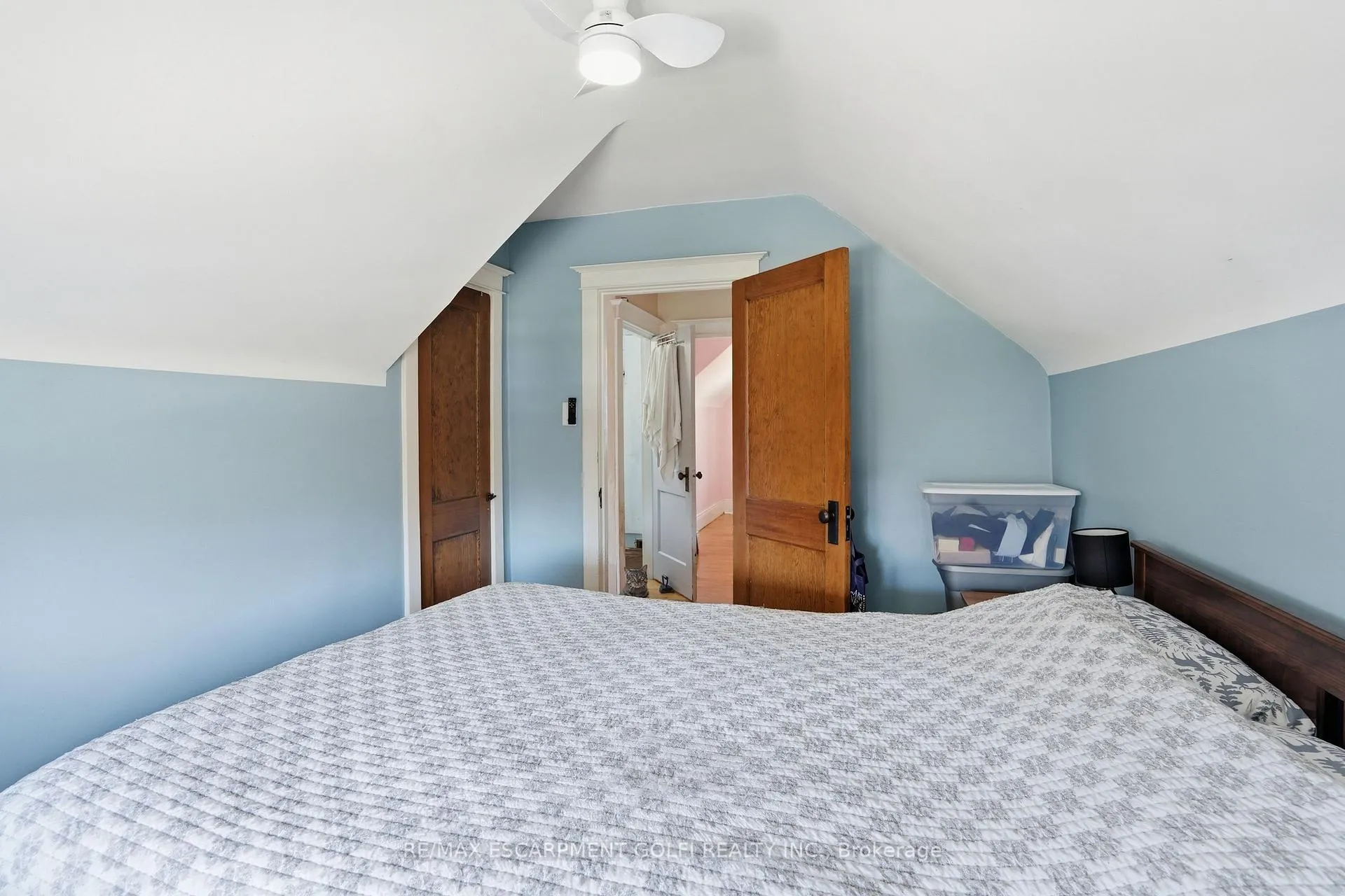 Photo 23 of 21 Weir Street N, Hamilton, Homeside — HOMEH
