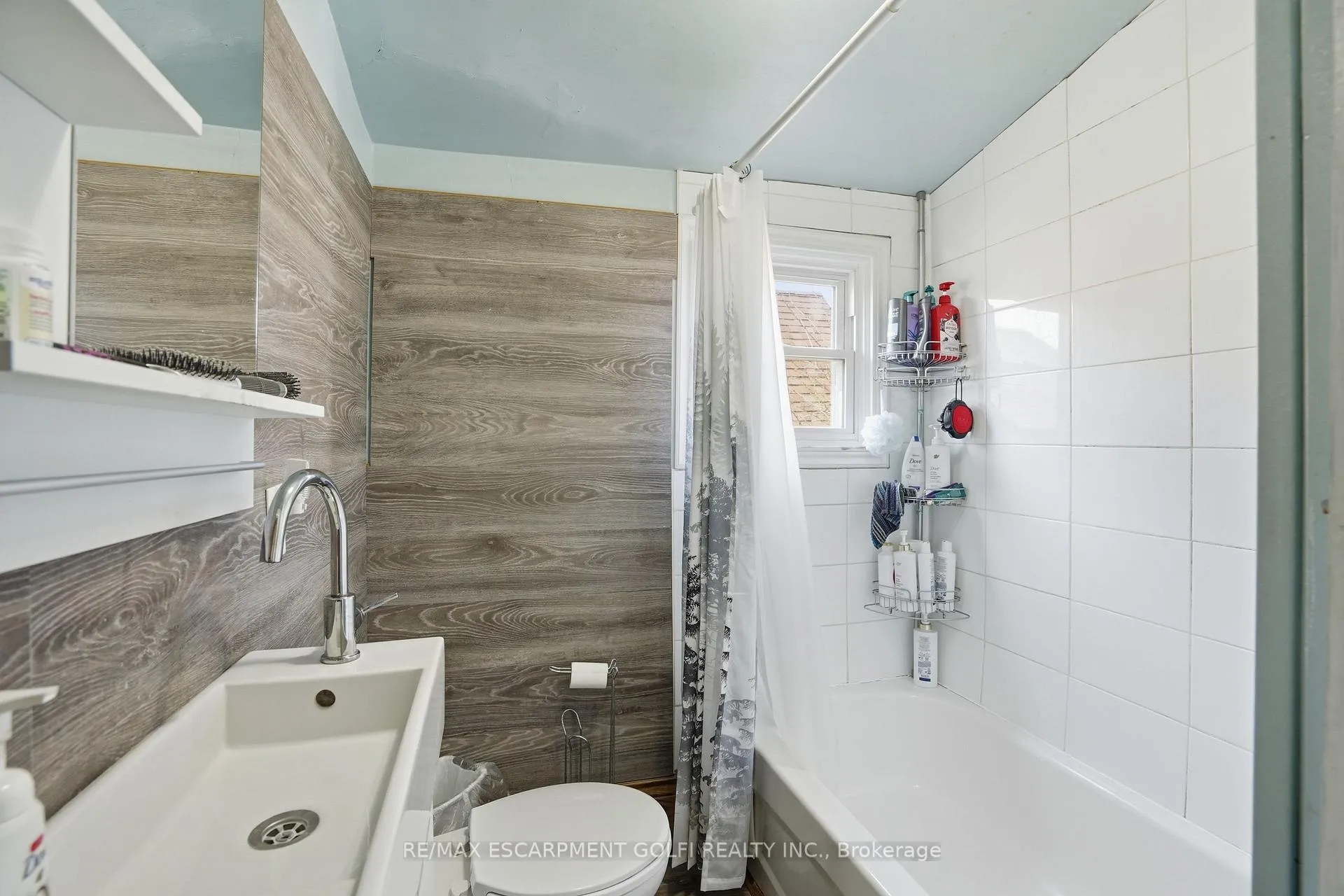 Photo 27 of 21 Weir Street N, Hamilton, Homeside — HOMEH