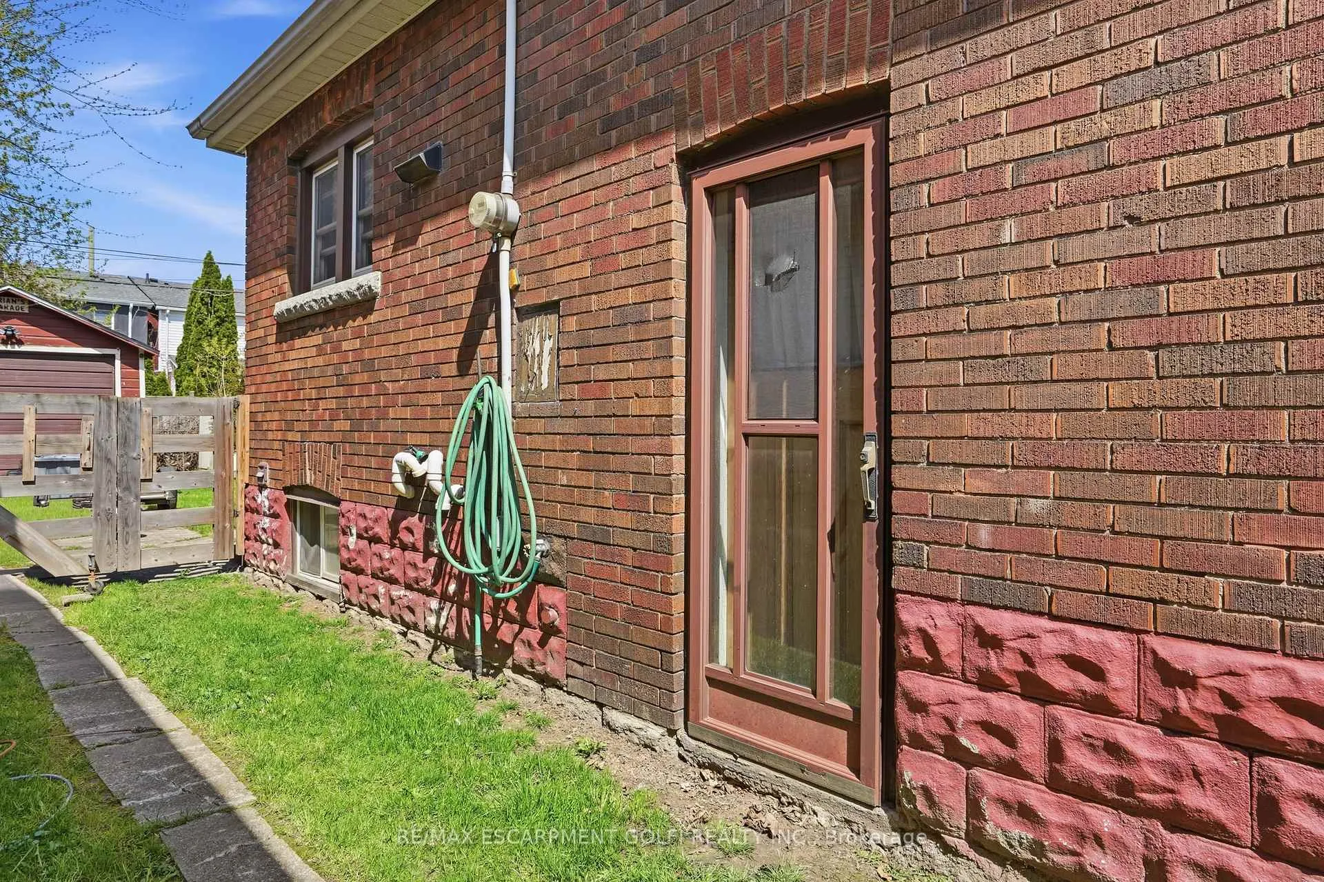 Photo 31 of 21 Weir Street N, Hamilton, Homeside — HOMEH
