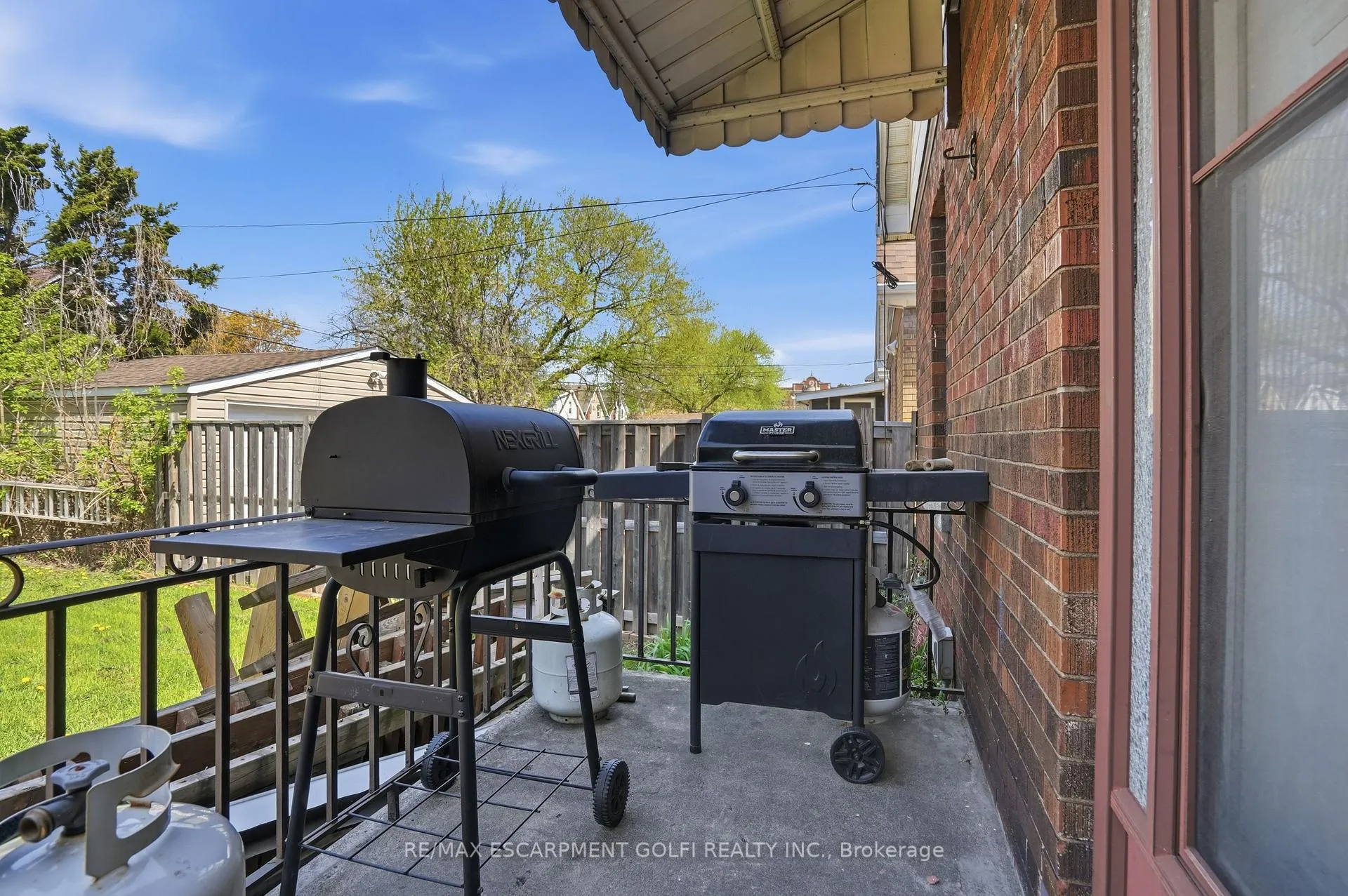 Photo 32 of 21 Weir Street N, Hamilton, Homeside — HOMEH