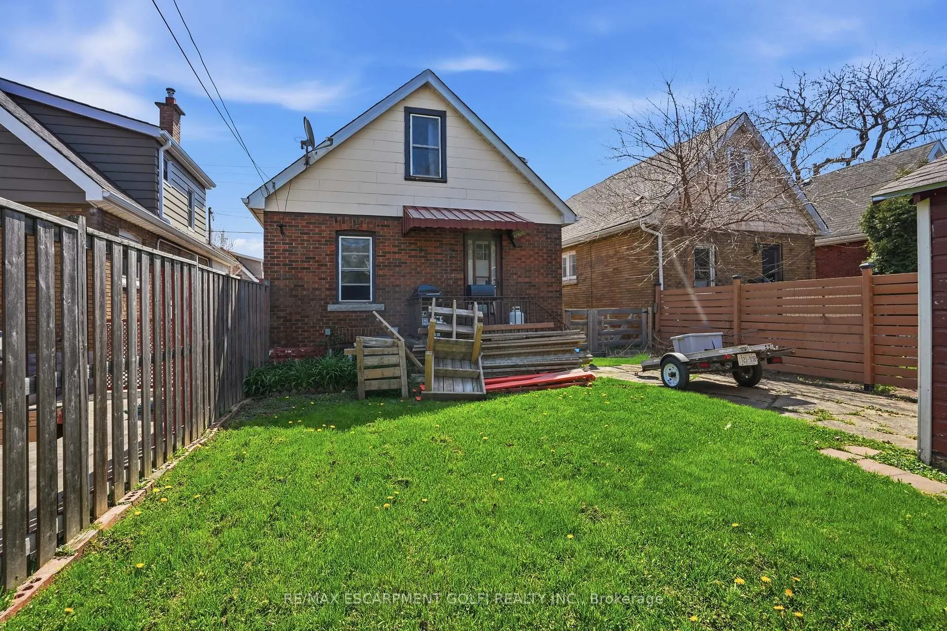 Photo 34 of 21 Weir Street N, Hamilton, Homeside — HOMEH