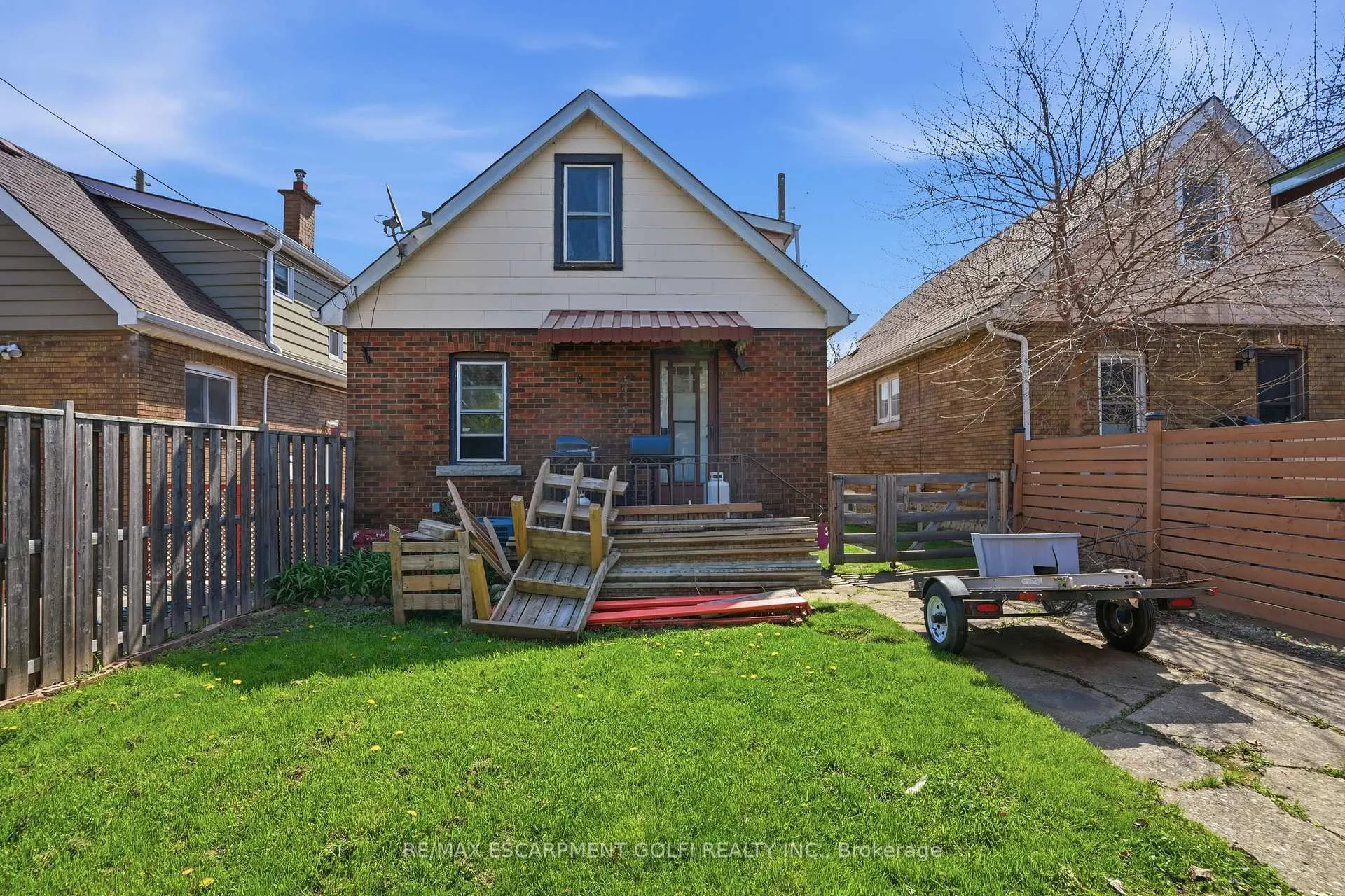 Photo 35 of 21 Weir Street N, Hamilton, Homeside — HOMEH
