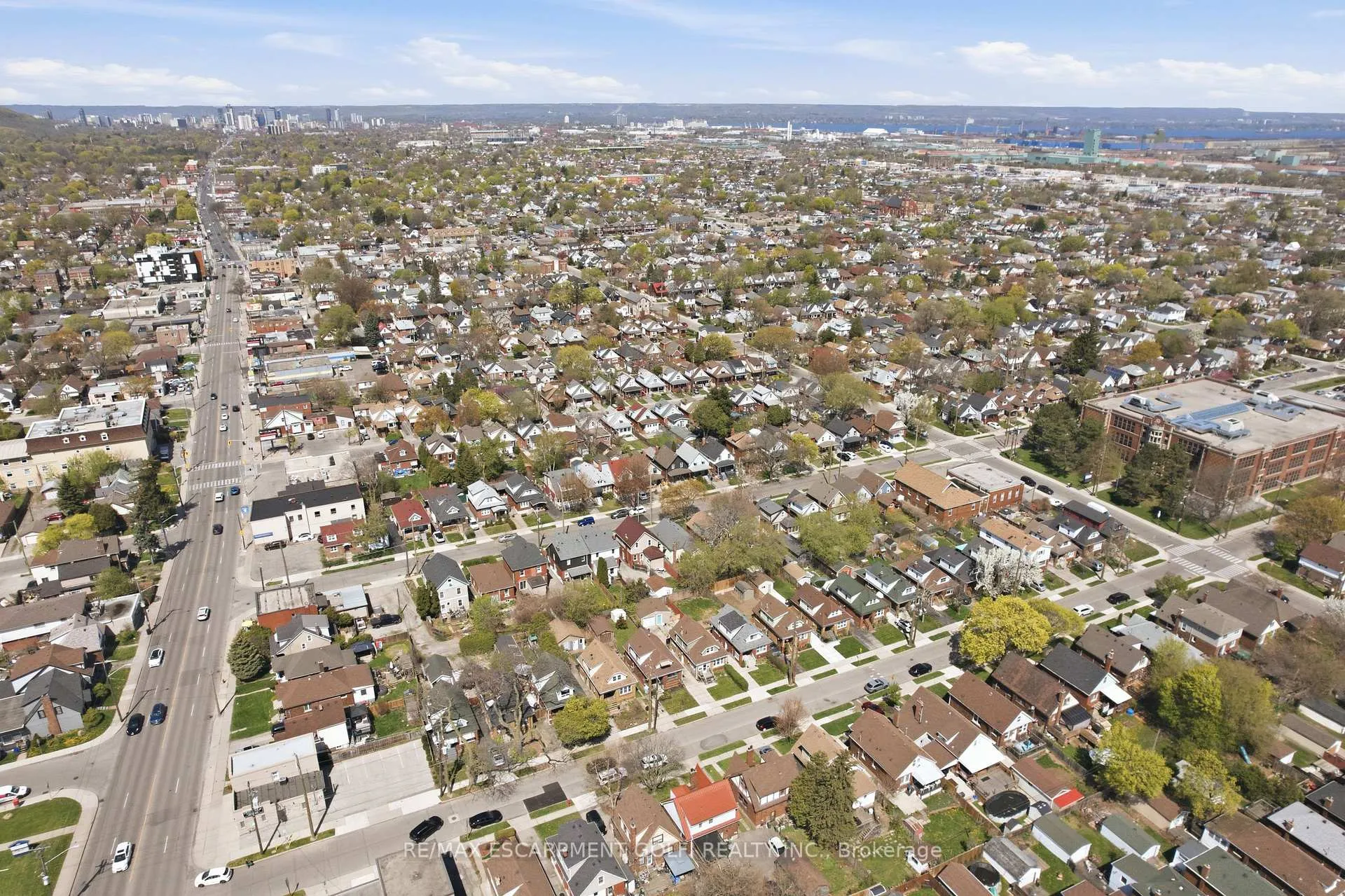Photo 41 of 21 Weir Street N, Hamilton, Homeside — HOMEH