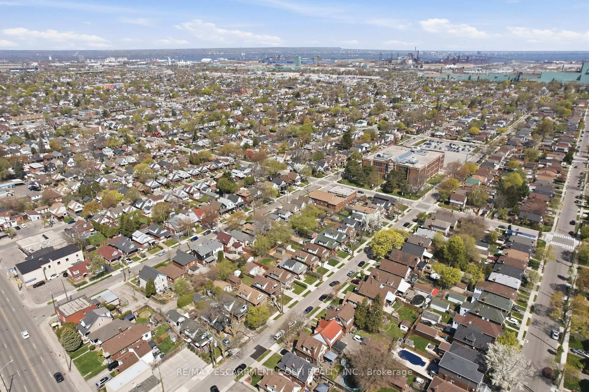 Photo 42 of 21 Weir Street N, Hamilton, Homeside — HOMEH