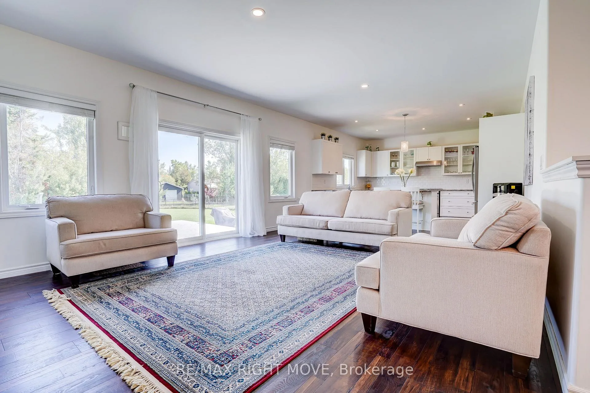 Photo 2 of 15 Keyzer Drive, Oro-Medonte, Warminster — HOMEH