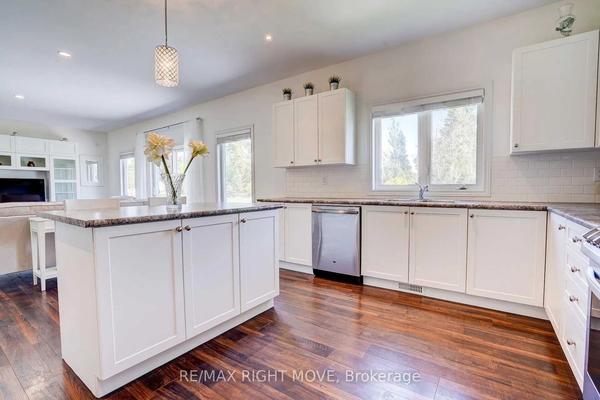 Photo 9 of 15 Keyzer Drive, Oro-Medonte, Warminster — HOMEH