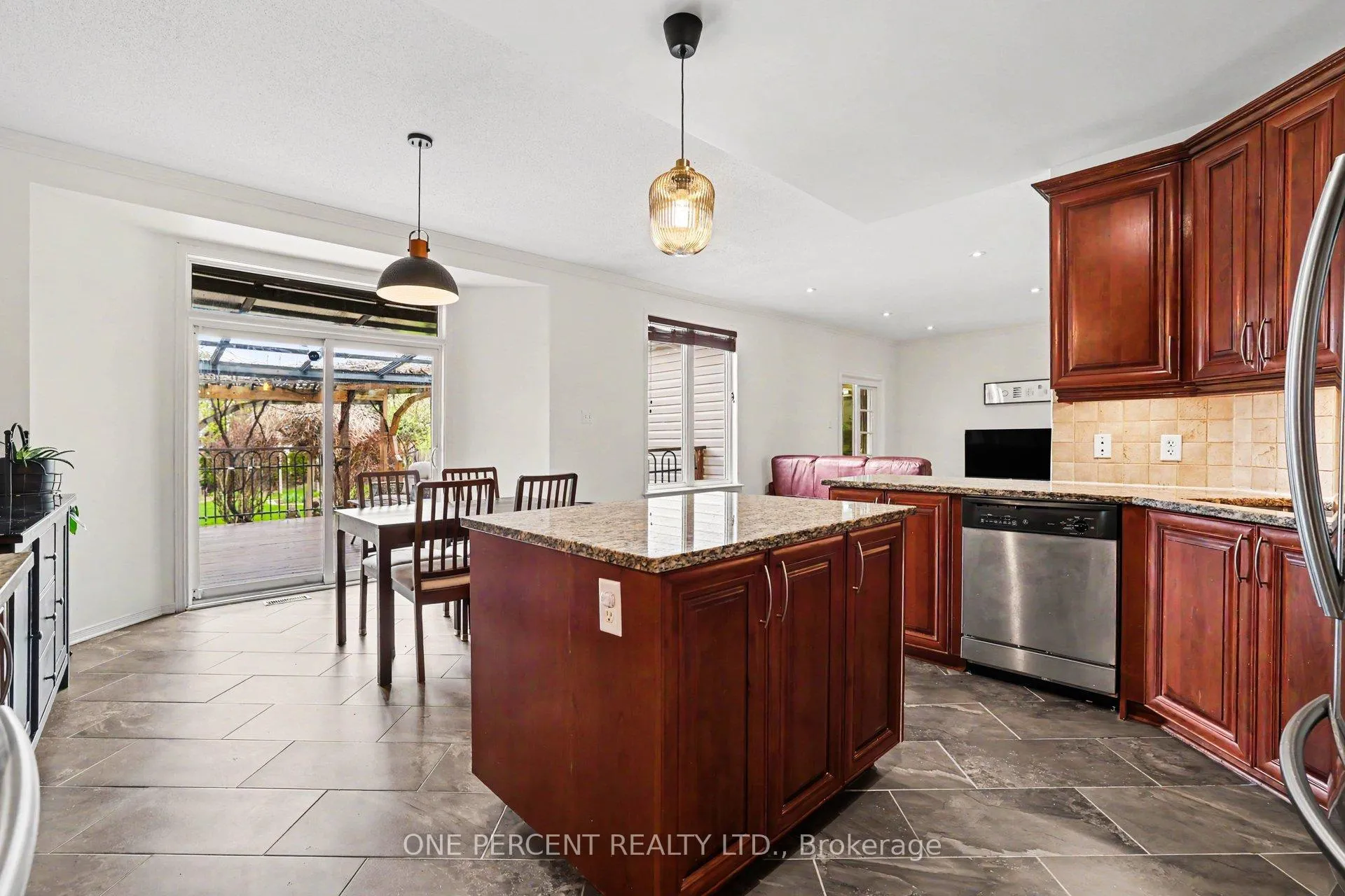 Photo 8 of 860 Taradale Drive, Ottawa, Barrhaven - Strandherd — HOMEH