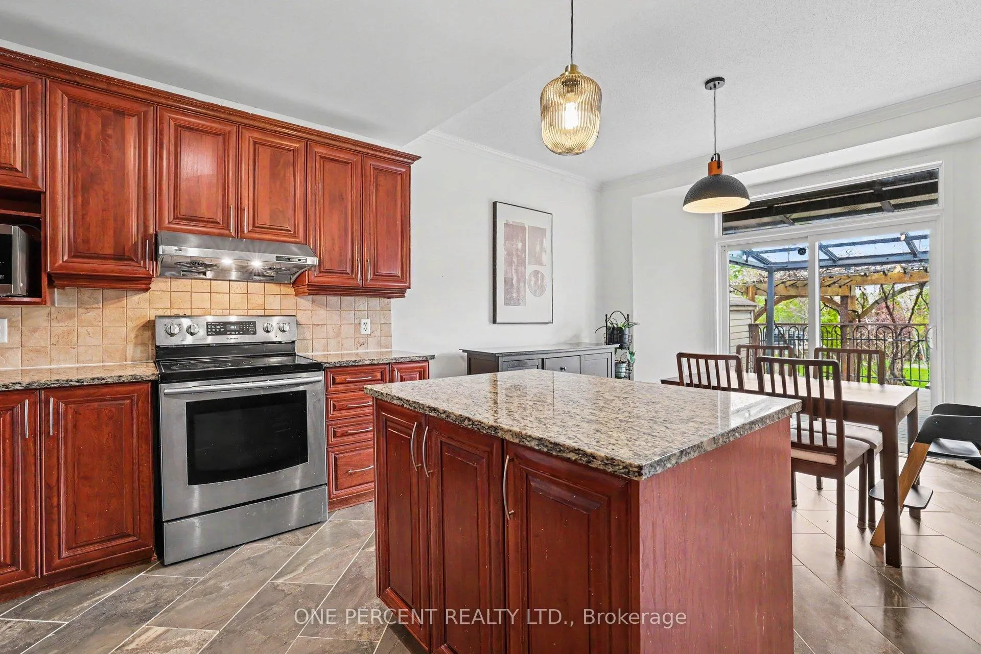 Photo 9 of 860 Taradale Drive, Ottawa, Barrhaven - Strandherd — HOMEH