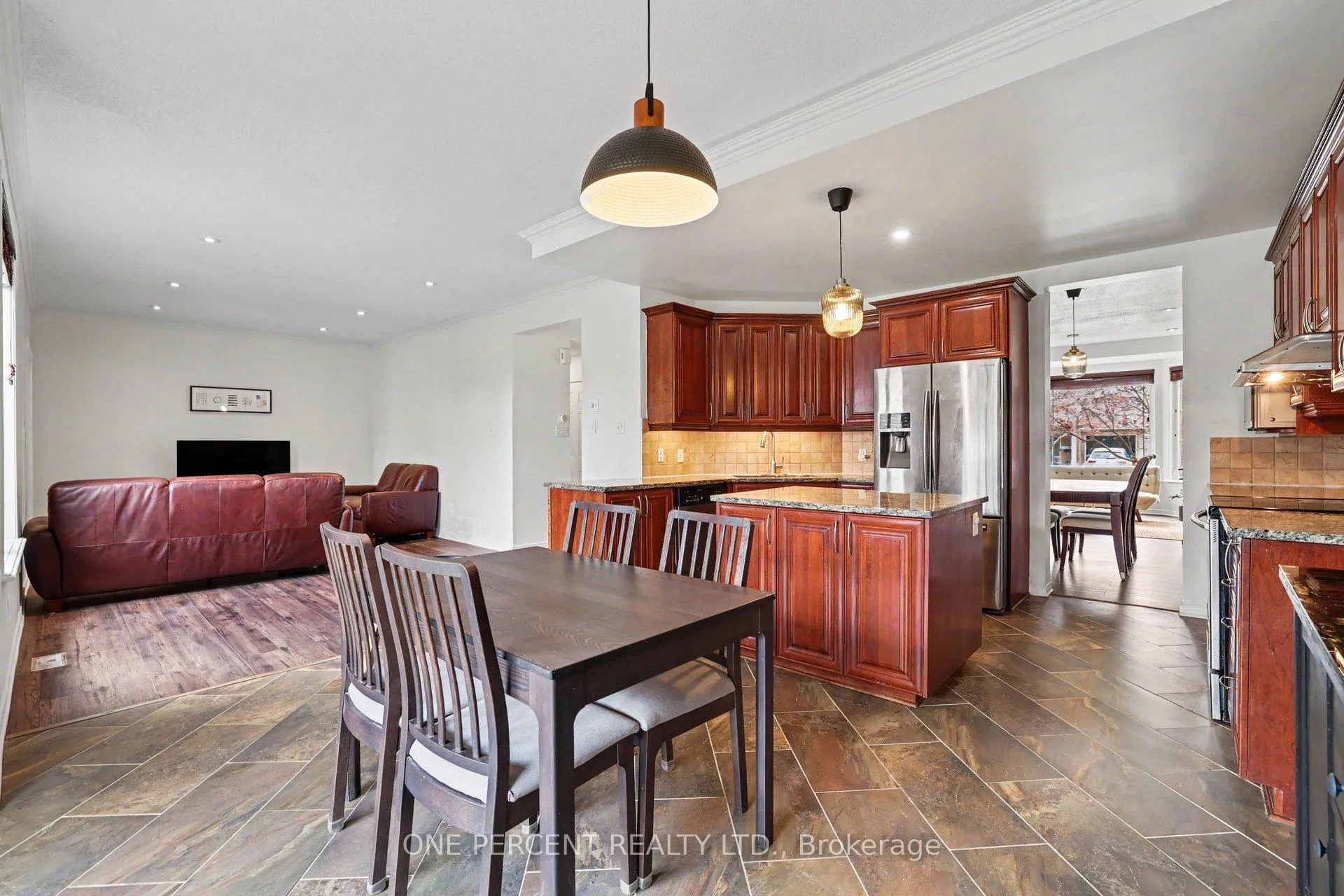 Photo 10 of 860 Taradale Drive, Ottawa, Barrhaven - Strandherd — HOMEH