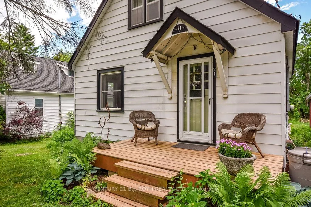 Photo 3 of 21 Benner Street, Orillia — HOMEH