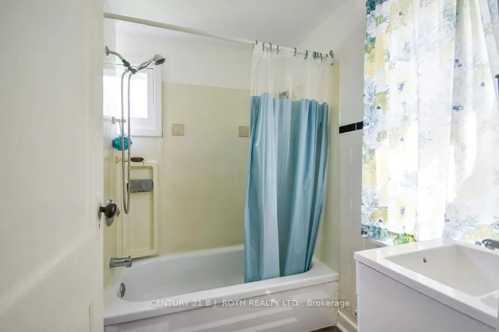 Photo 14 of 21 Benner Street, Orillia — HOMEH