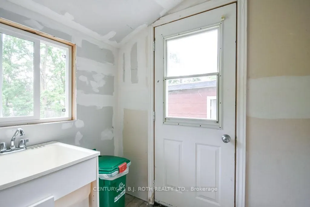 Photo 25 of 21 Benner Street, Orillia — HOMEH