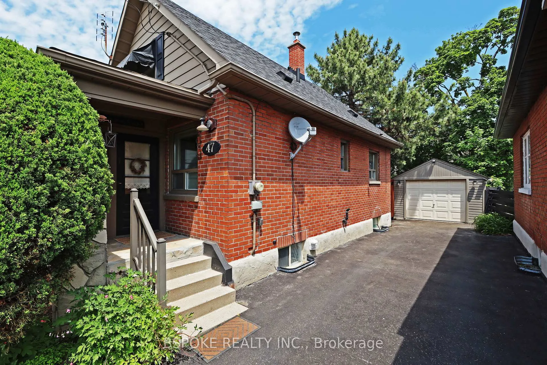 Photo 2 of 47 Gladstone Avenue, Oshawa, McLaughlin — HOMEH