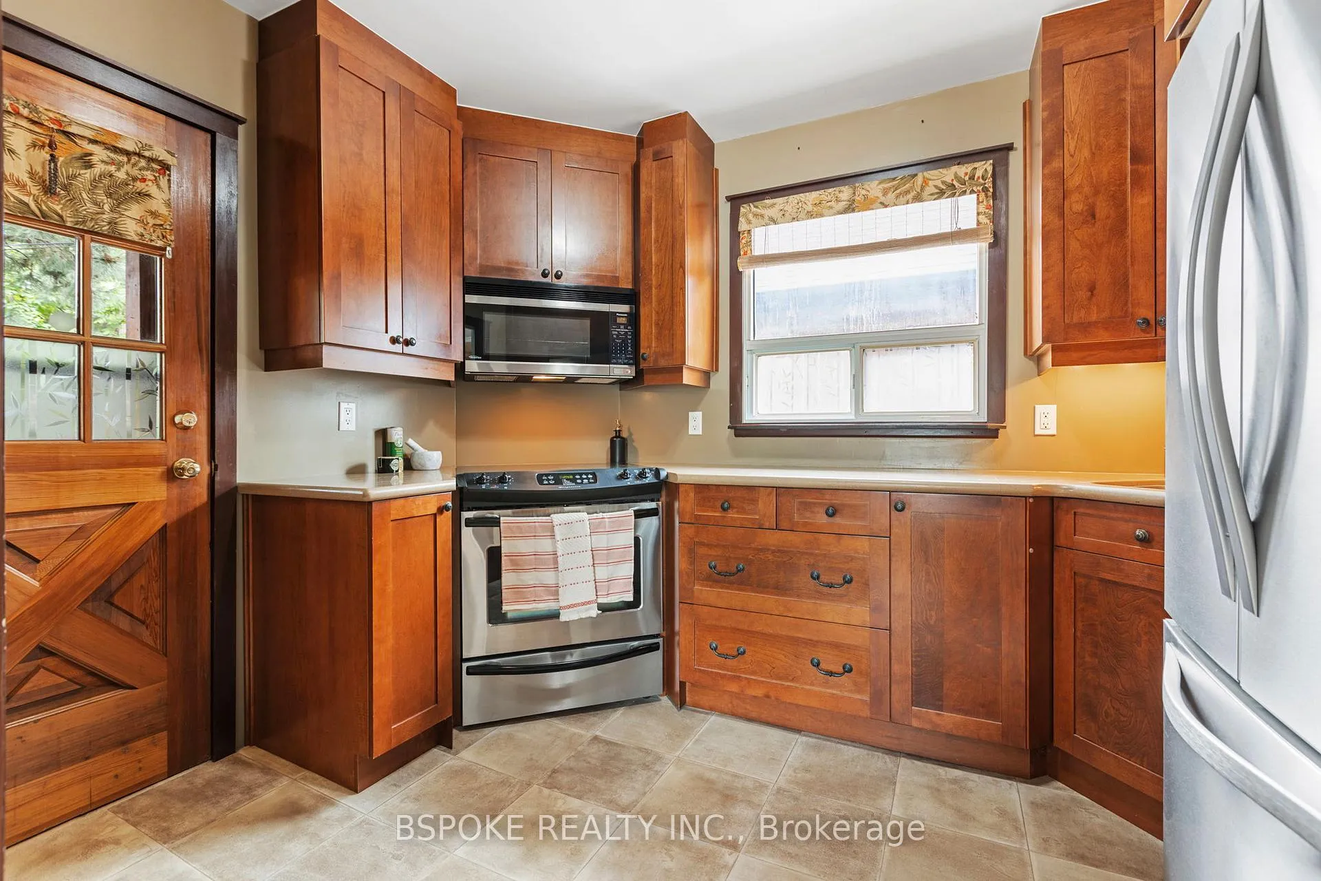 Photo 15 of 47 Gladstone Avenue, Oshawa, McLaughlin — HOMEH