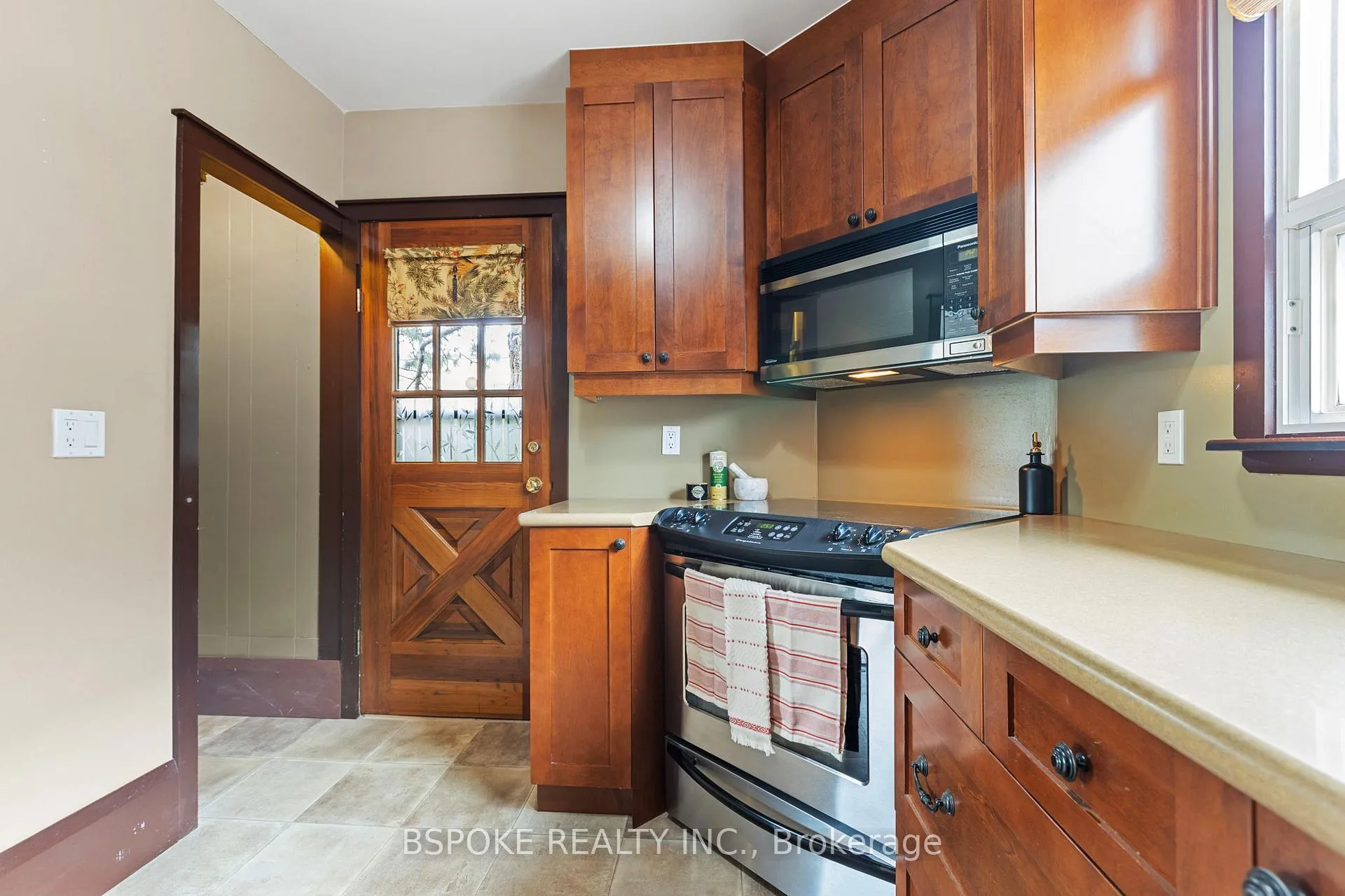 Photo 18 of 47 Gladstone Avenue, Oshawa, McLaughlin — HOMEH