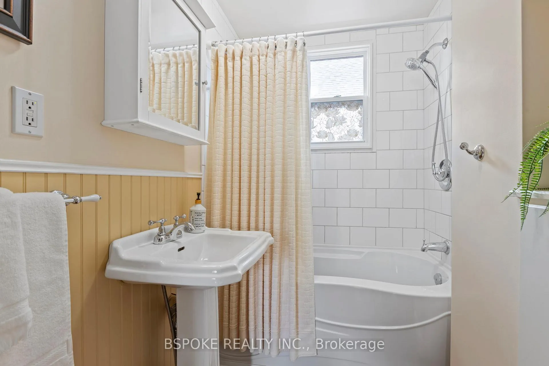 Photo 24 of 47 Gladstone Avenue, Oshawa, McLaughlin — HOMEH