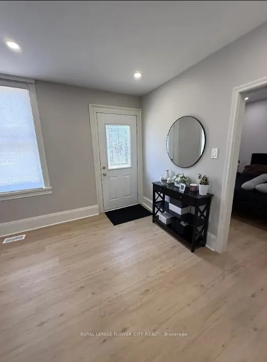 Photo 3 of Unit 1, 80 Willow Street, Caledon, Bolton East — HOMEH