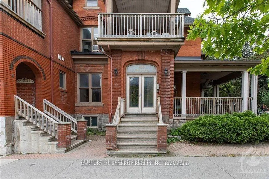 Front of Unit 11, 450 Maclaren Street