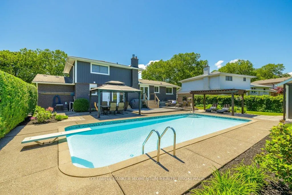 Photo 4 of 11 Kenmore Crescent, St. Catharines, Martindale Pond — HOMEH