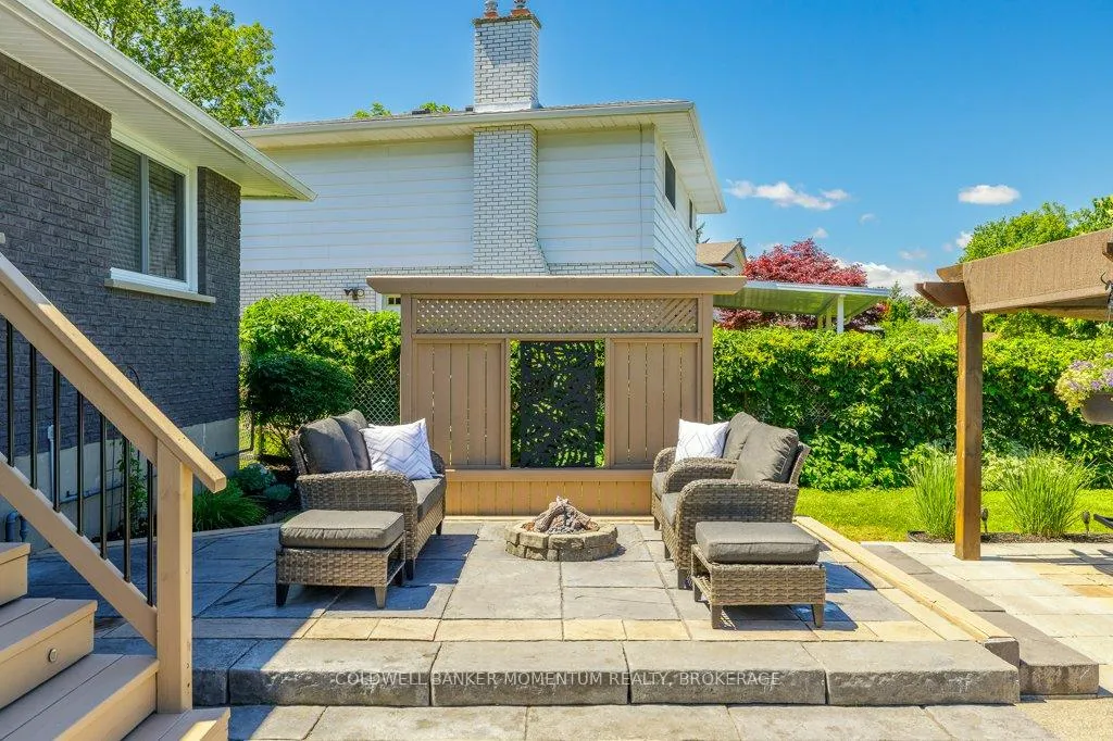 Photo 6 of 11 Kenmore Crescent, St. Catharines, Martindale Pond — HOMEH