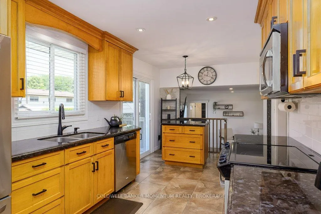Photo 16 of 11 Kenmore Crescent, St. Catharines, Martindale Pond — HOMEH
