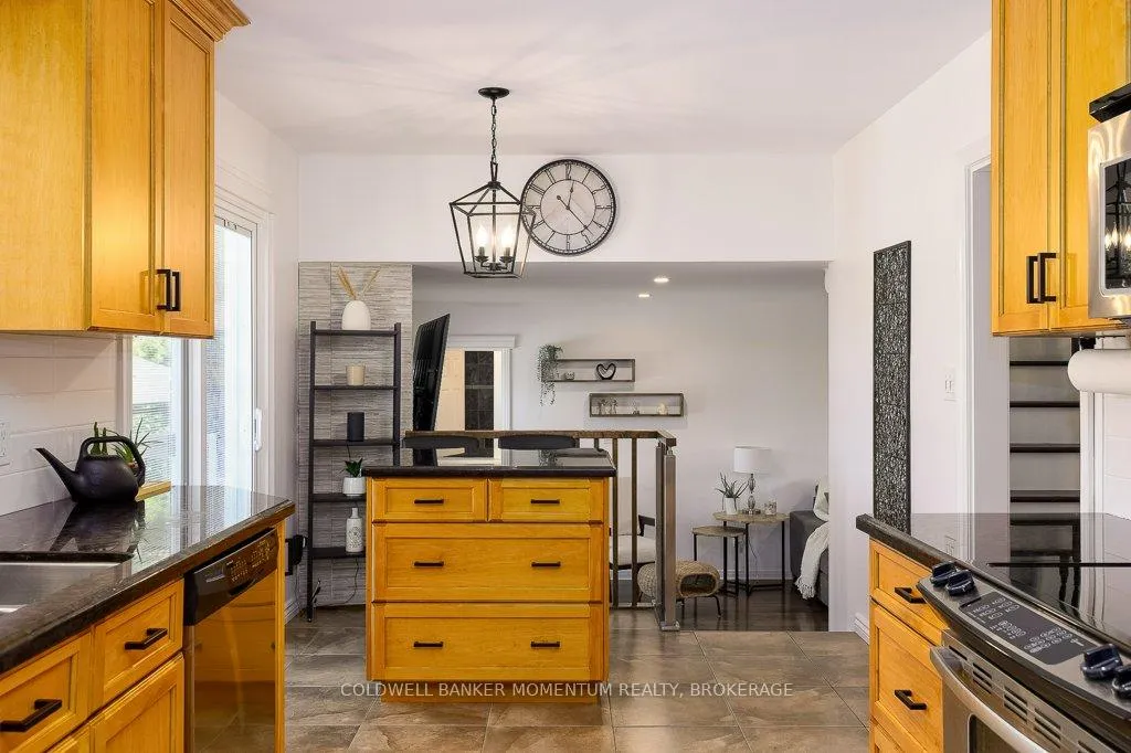 Photo 17 of 11 Kenmore Crescent, St. Catharines, Martindale Pond — HOMEH