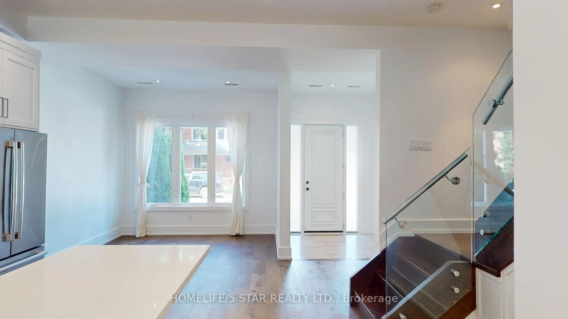 Photo 5 of 24 Kennedy Avenue, Toronto, High Park-Swansea — HOMEH