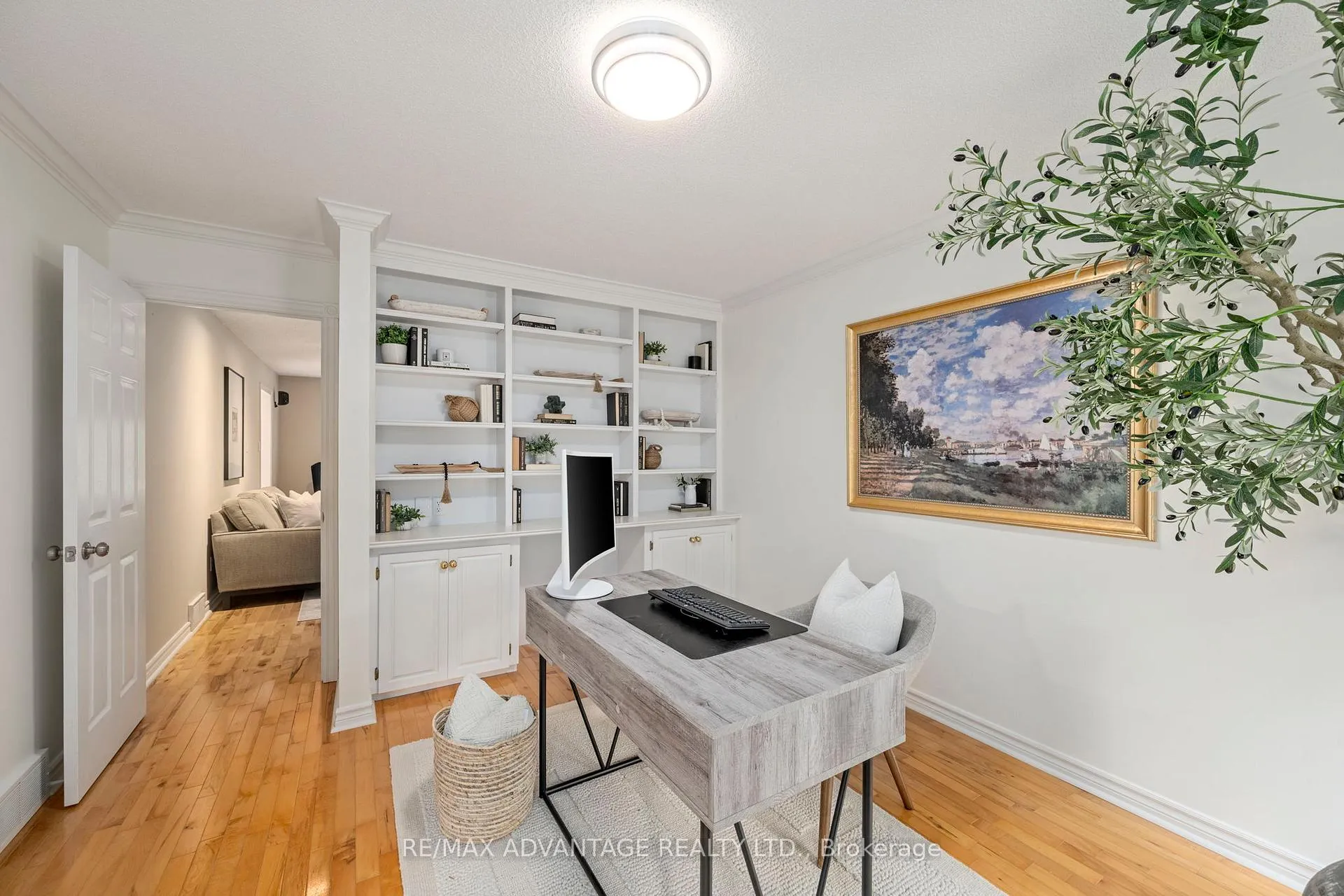 Photo 16 of 38 Dissing Crescent, London, North I — HOMEH