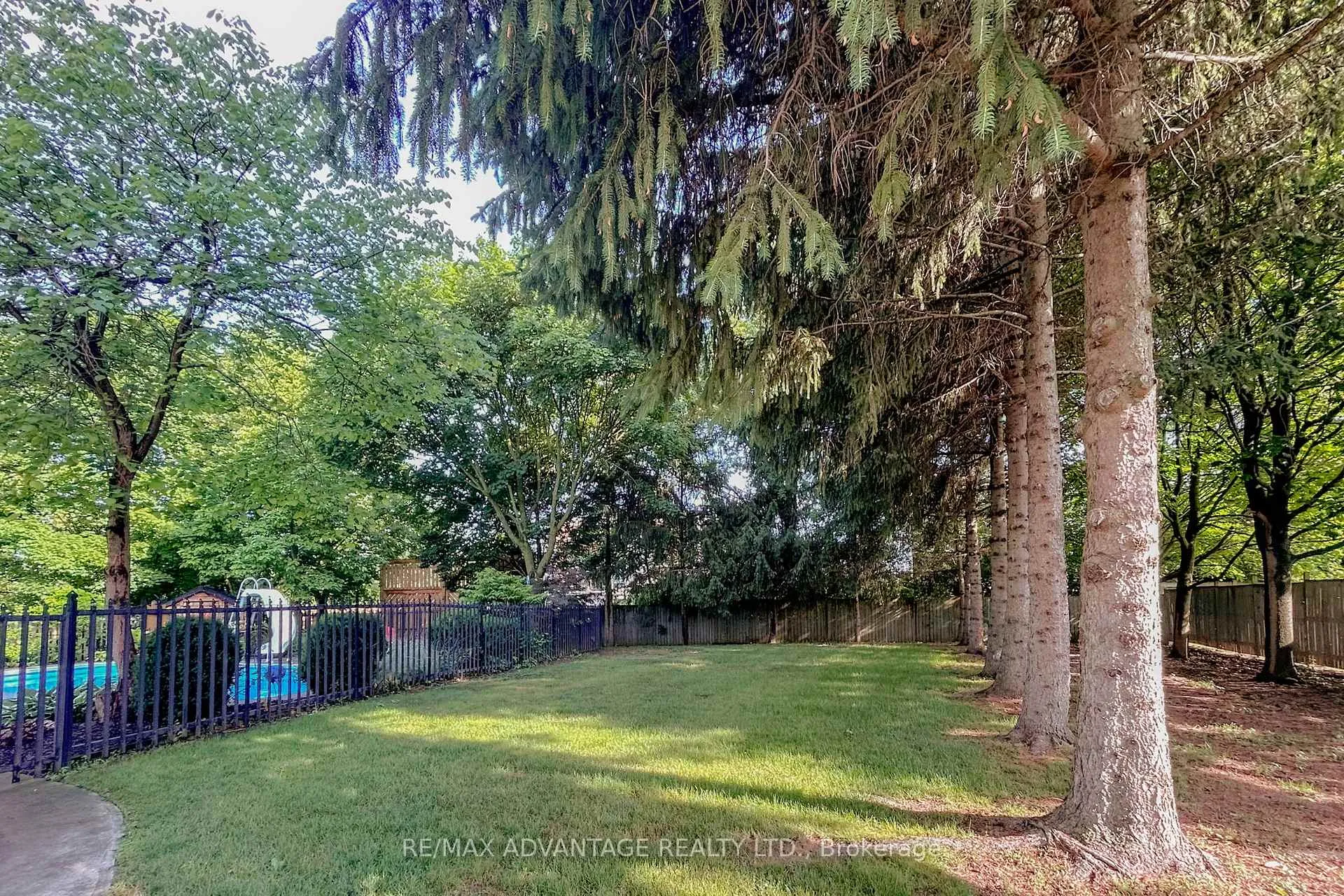 Photo 43 of 38 Dissing Crescent, London, North I — HOMEH