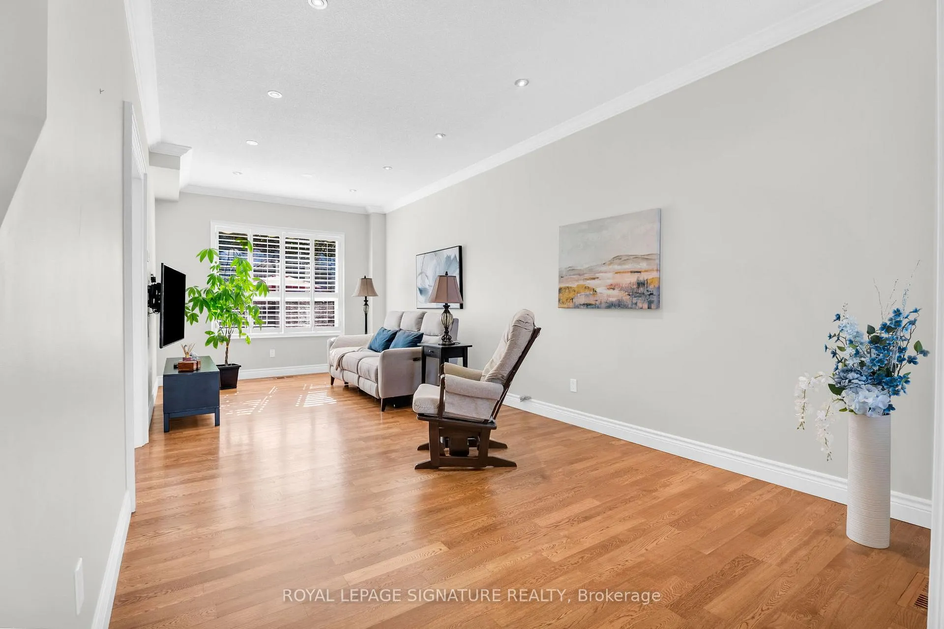 Photo 3 of 21 Bushberry Road, Brampton, Snelgrove — HOMEH