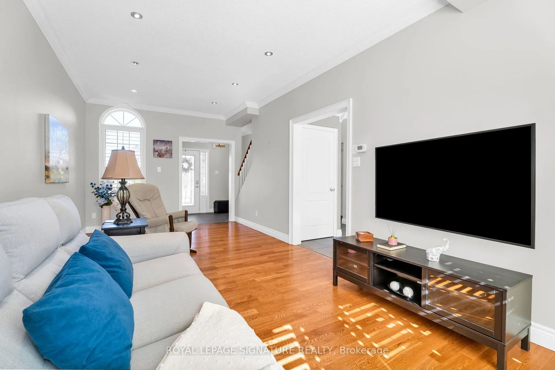 Photo 4 of 21 Bushberry Road, Brampton, Snelgrove — HOMEH