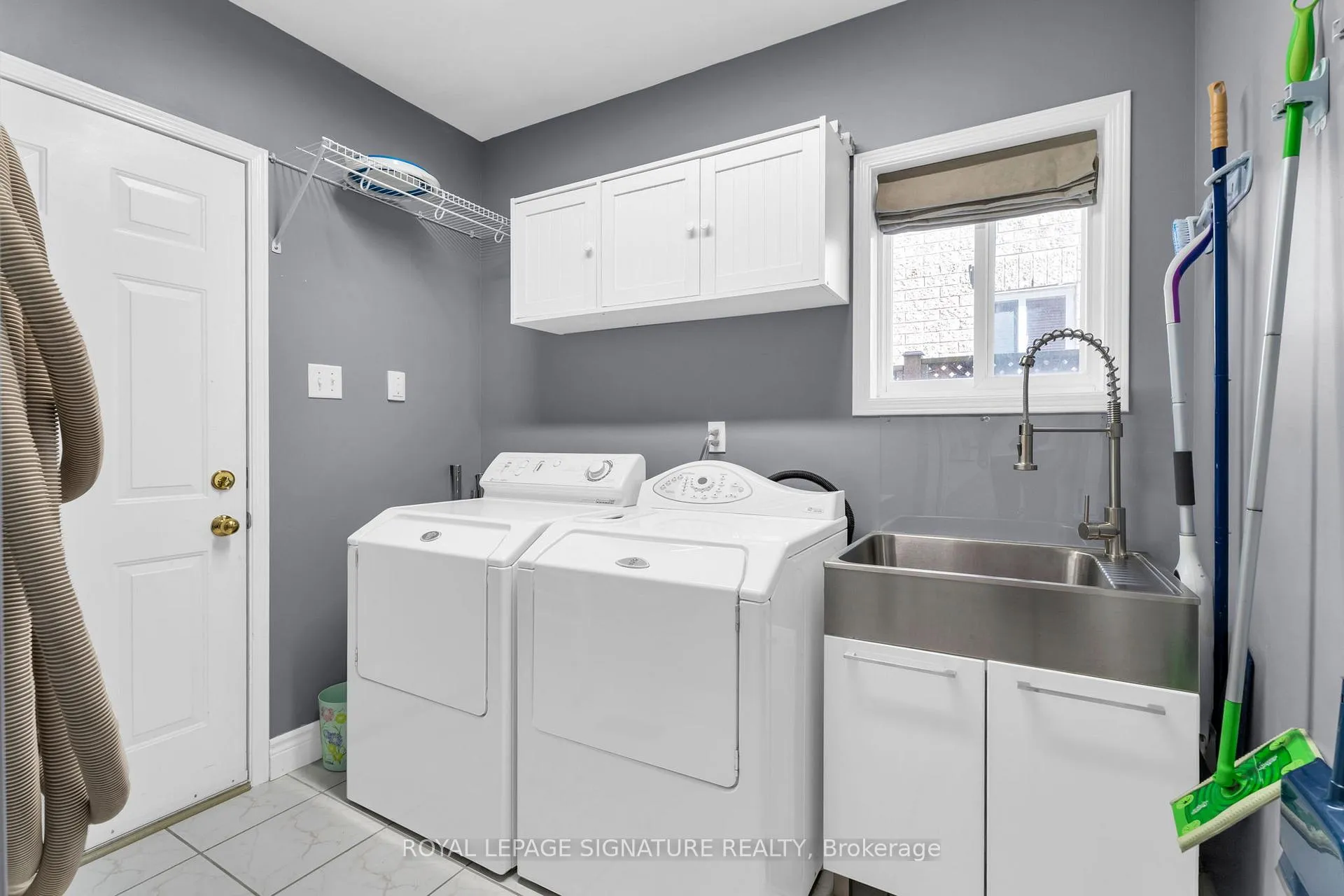 Photo 11 of 21 Bushberry Road, Brampton, Snelgrove — HOMEH