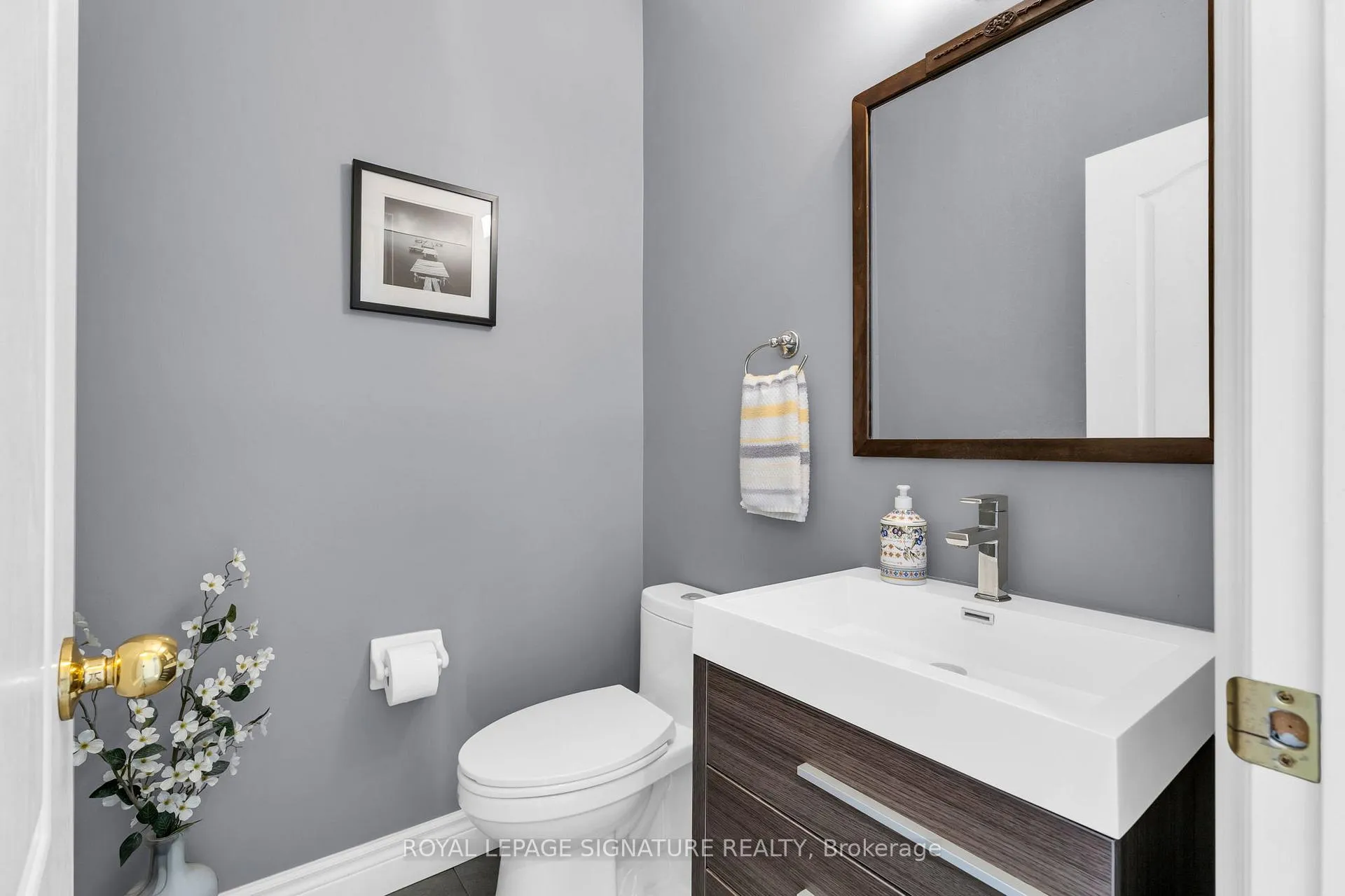 Photo 12 of 21 Bushberry Road, Brampton, Snelgrove — HOMEH