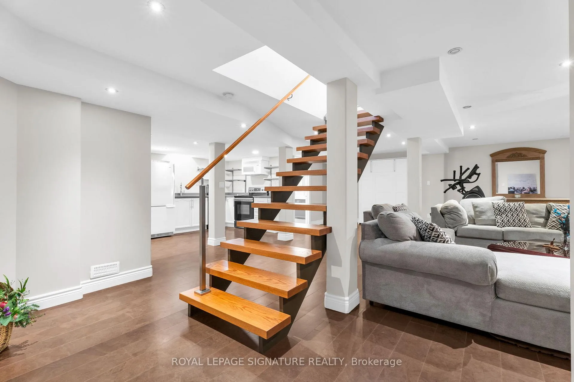 Photo 22 of 21 Bushberry Road, Brampton, Snelgrove — HOMEH