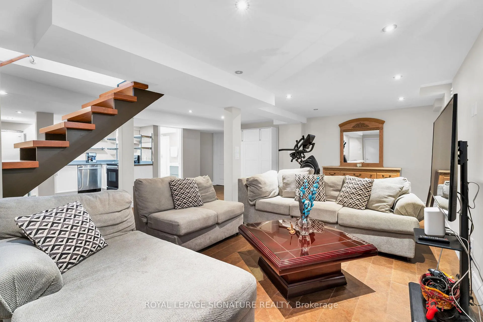 Photo 25 of 21 Bushberry Road, Brampton, Snelgrove — HOMEH