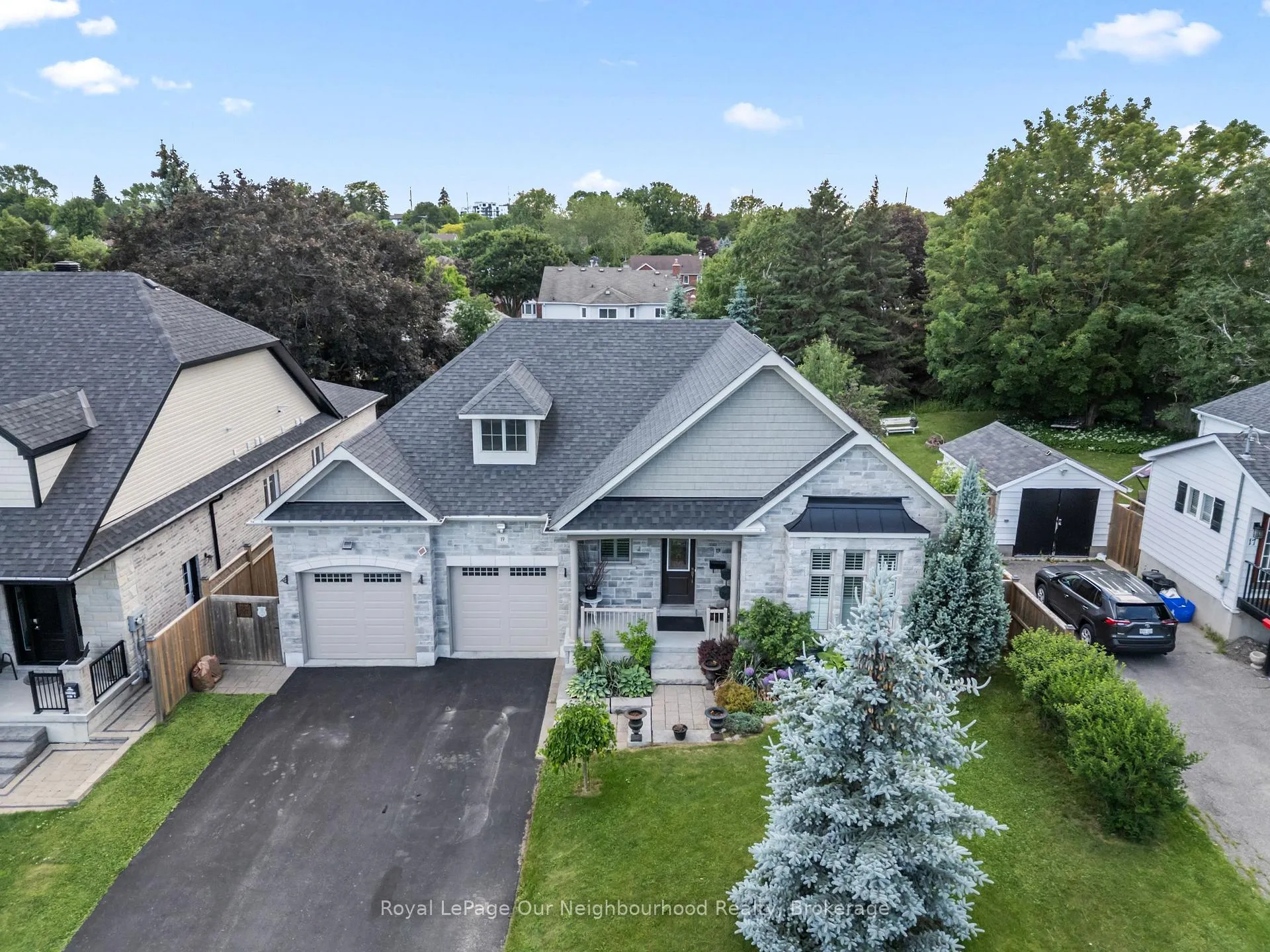 Photo 1 of 19 Waverley Road, Clarington, Bowmanville — HOMEH
