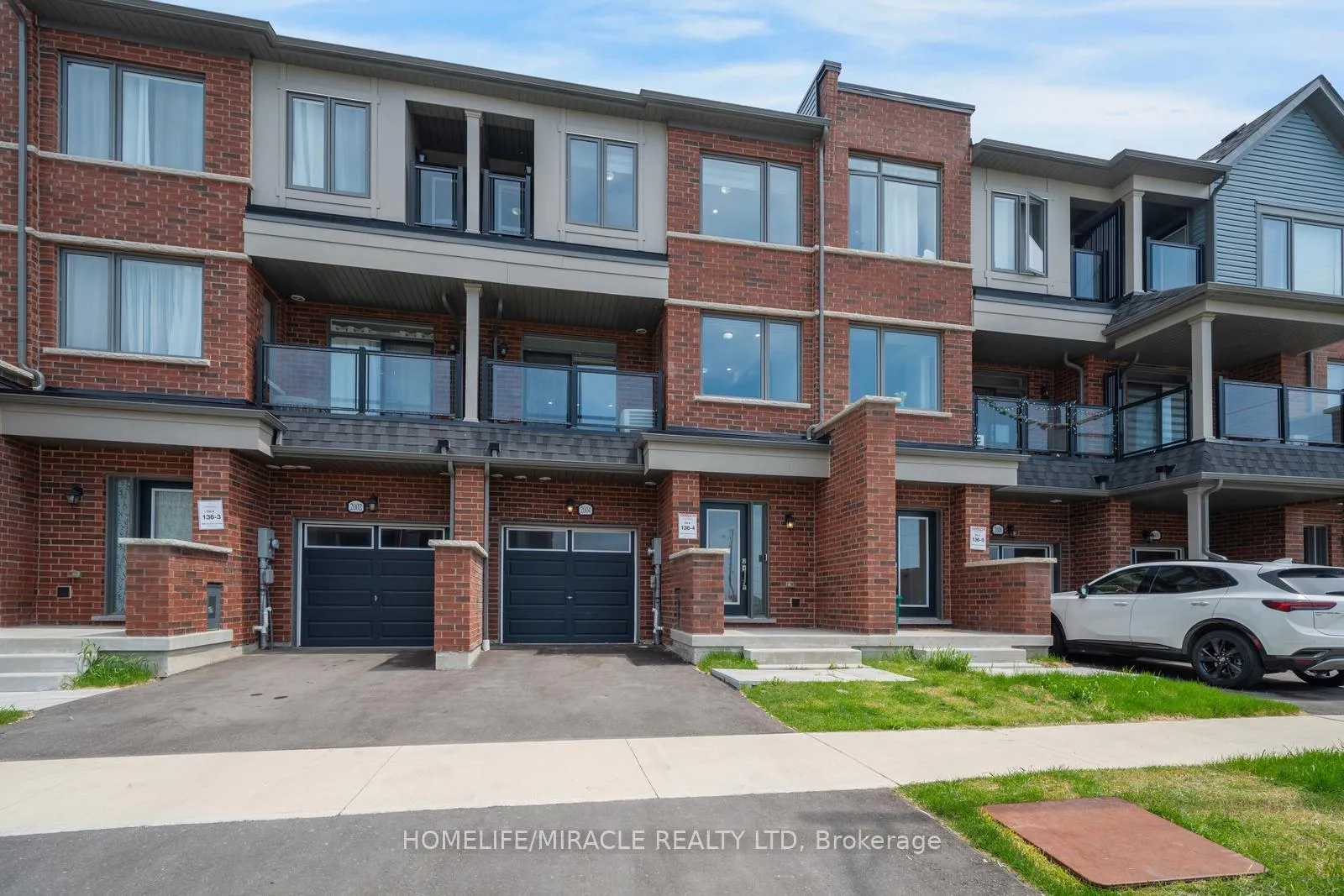 Front of 2004 Cameron Lott Crescent