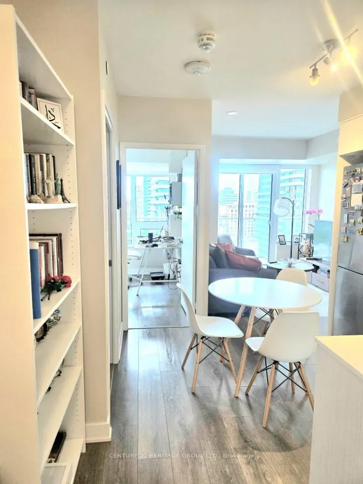 Photo 3 of Unit 2006, 195 Redpath Avenue, Toronto, Mount Pleasant West — HOMEH
