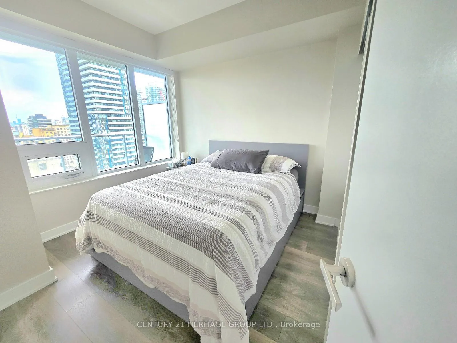 Photo 8 of Unit 2006, 195 Redpath Avenue, Toronto, Mount Pleasant West — HOMEH