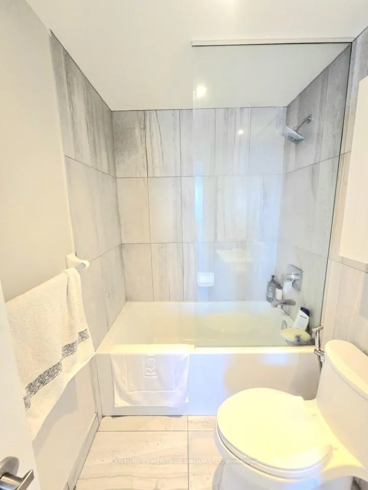 Photo 11 of Unit 2006, 195 Redpath Avenue, Toronto, Mount Pleasant West — HOMEH